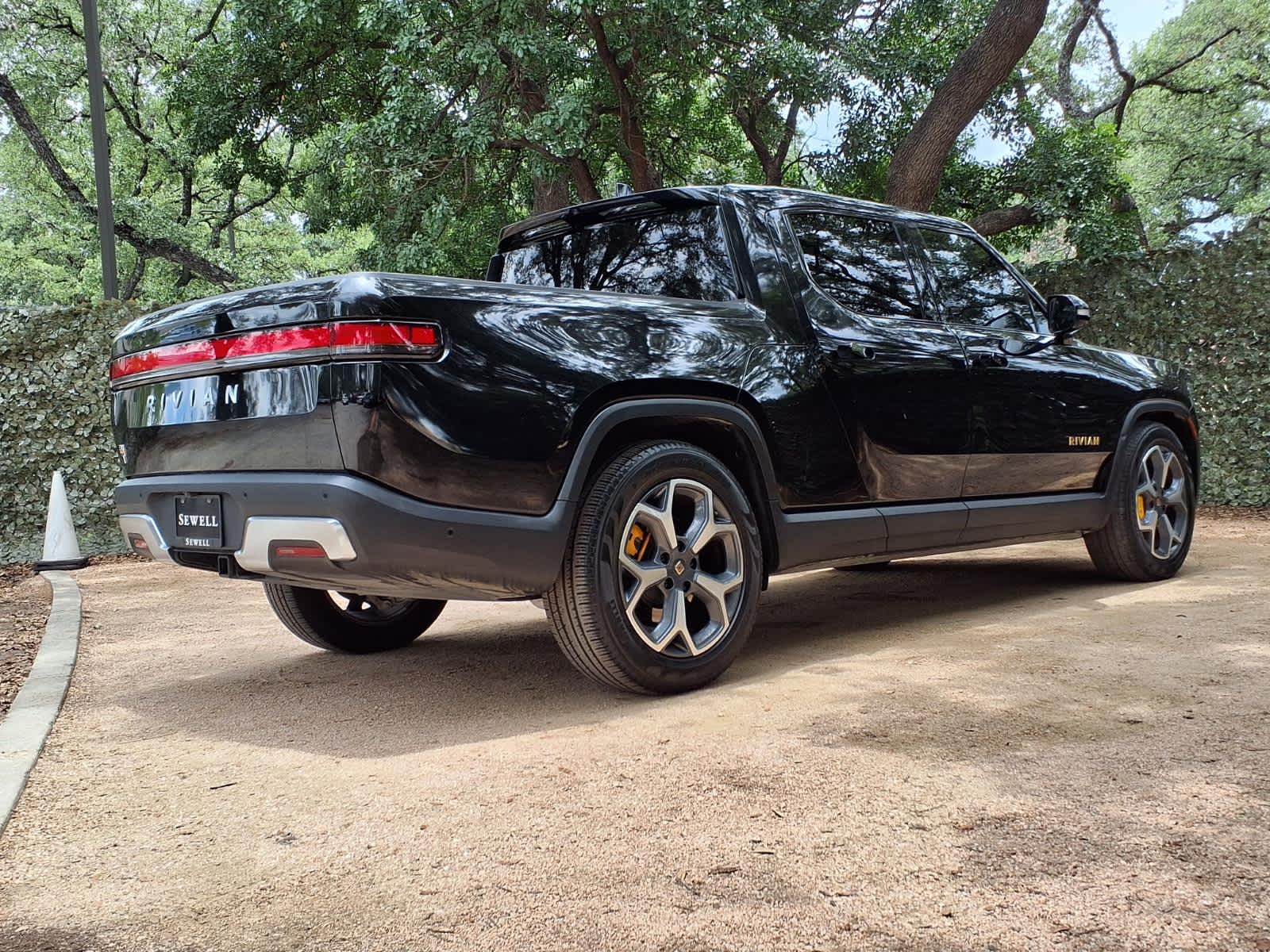 Used 2022 Midnight Rivian Adventure Package image 6