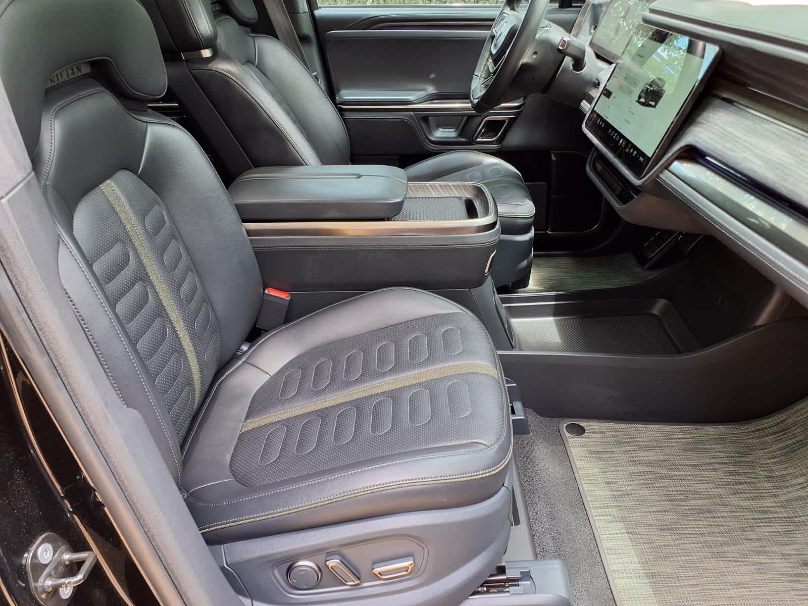 Used 2022 Midnight Rivian Adventure Package image 10