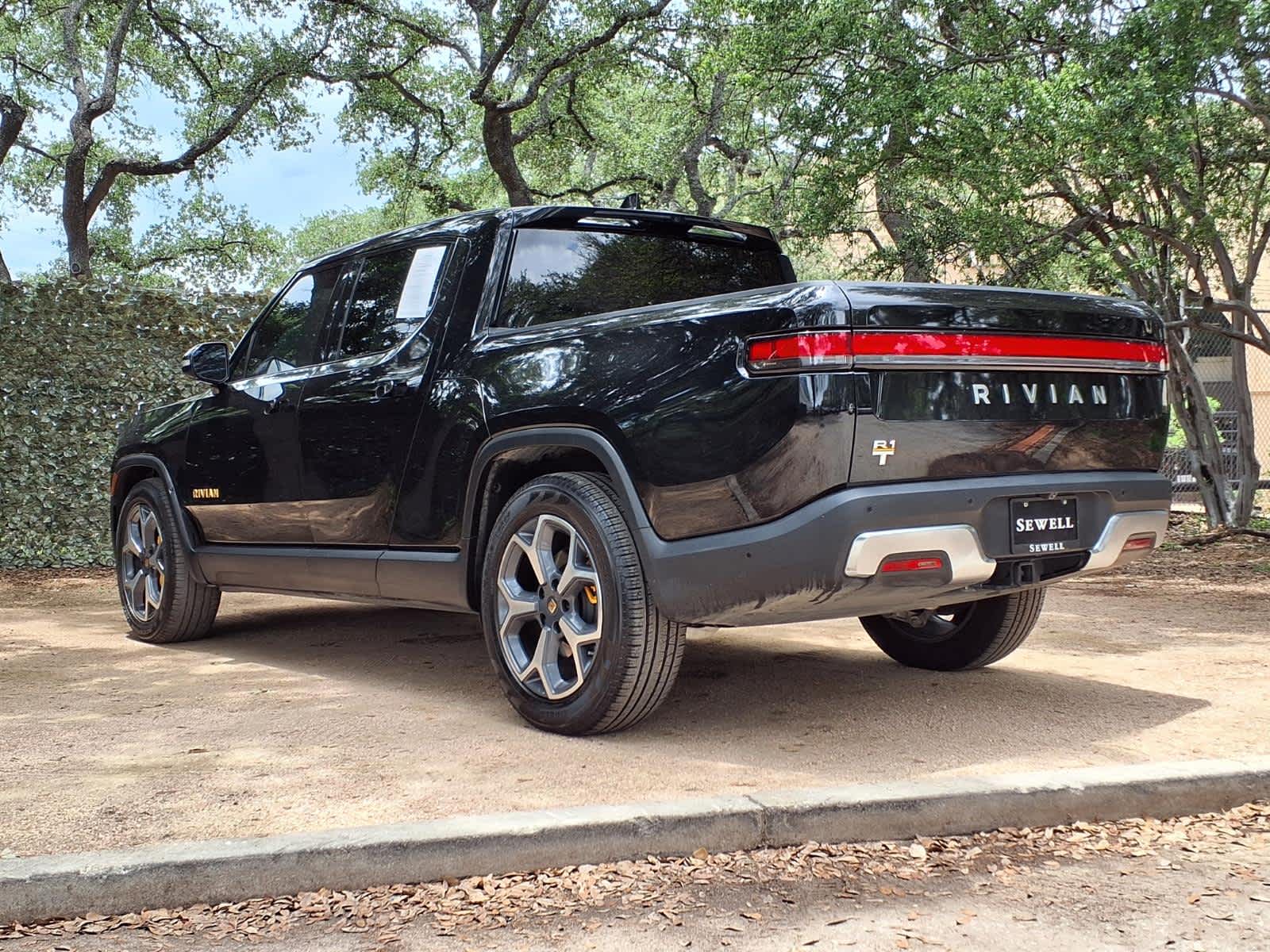 Used 2022 Midnight Rivian Adventure Package image 4