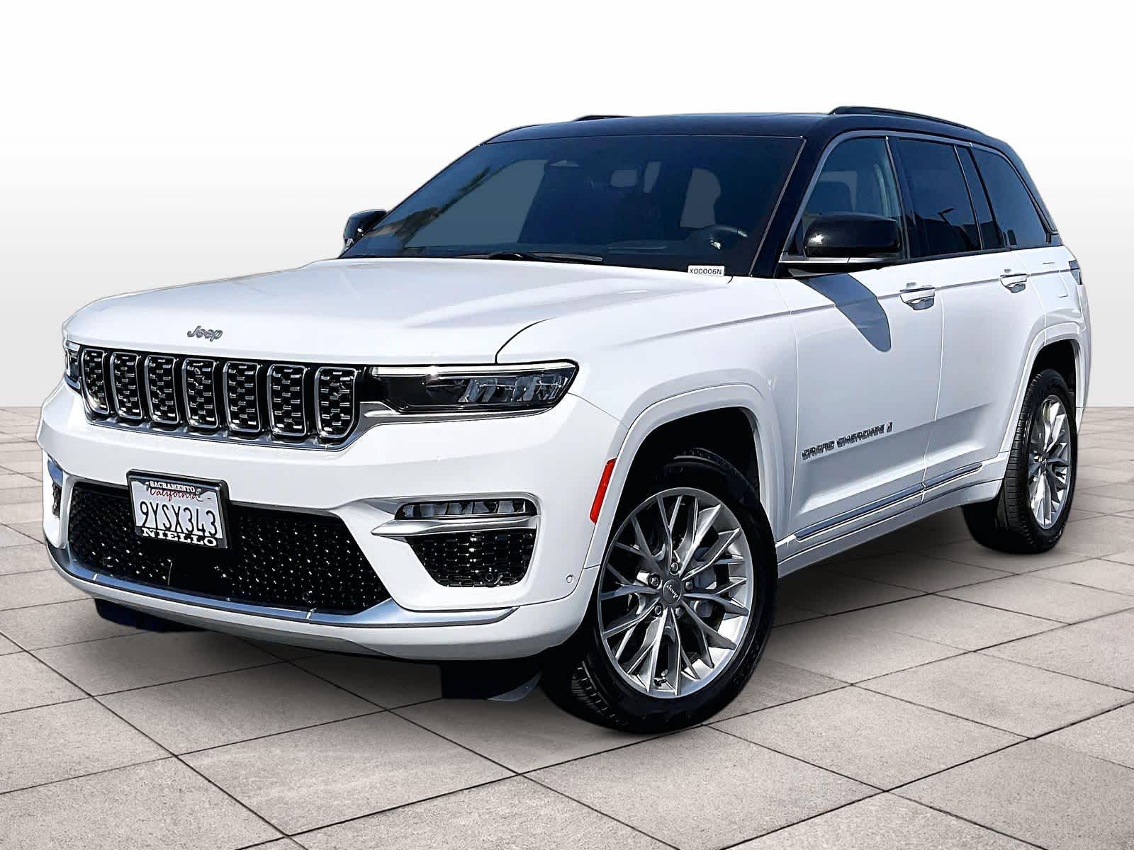 Bright White Clearcoat 2025 Jeep Grand Cherokee SUV / Crossover Four-Wheel Drive 8-Speed Automatic