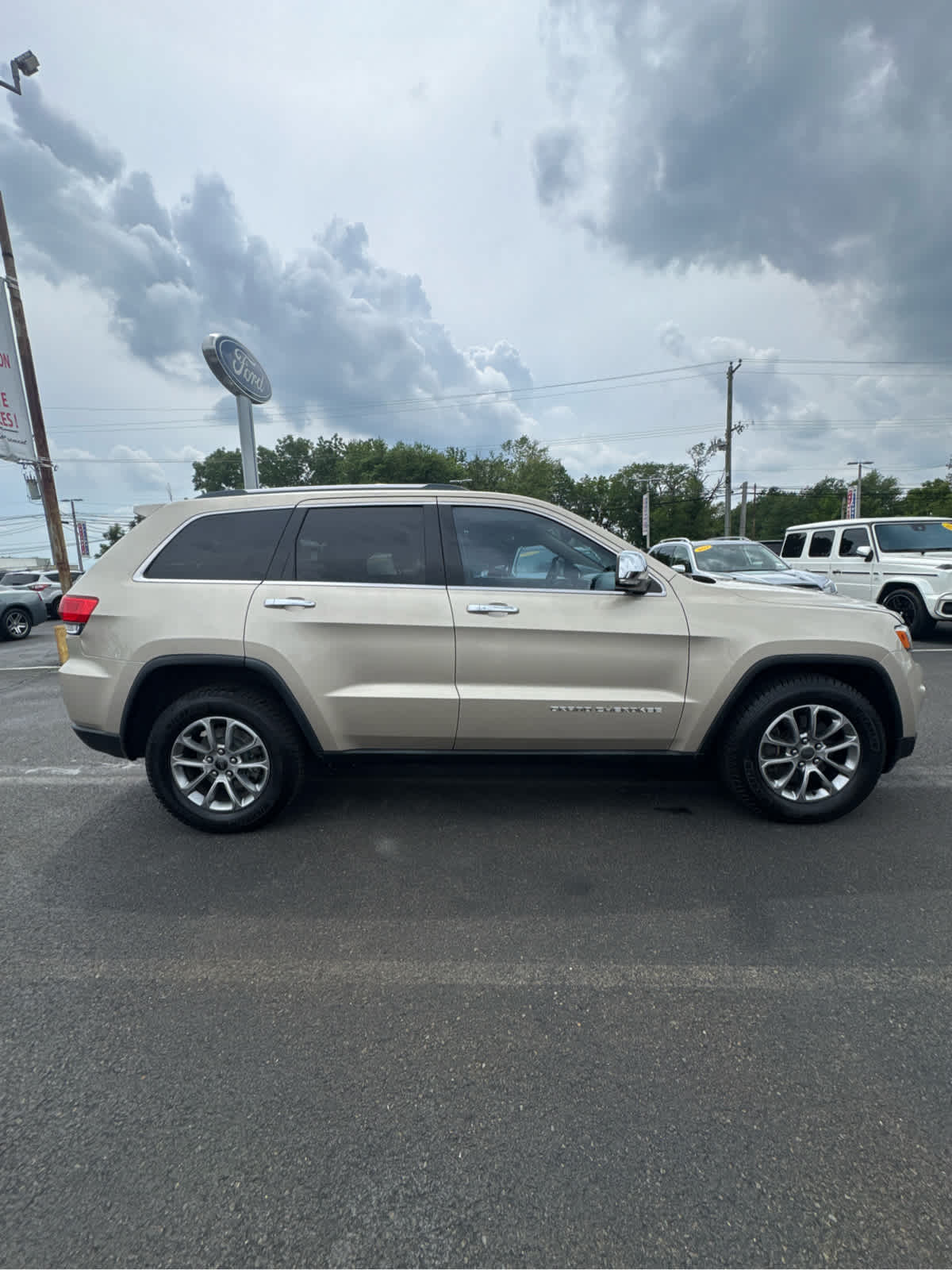 View vehicle photo 4