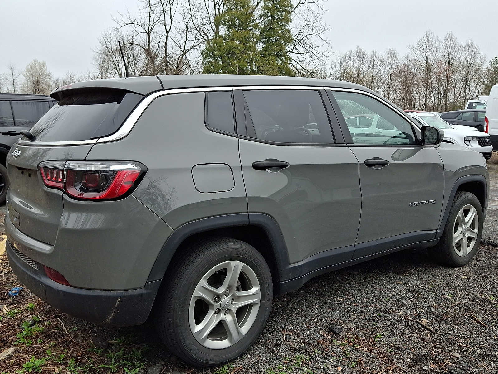 View vehicle photo 4