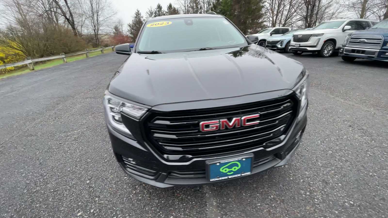 View vehicle photo 4