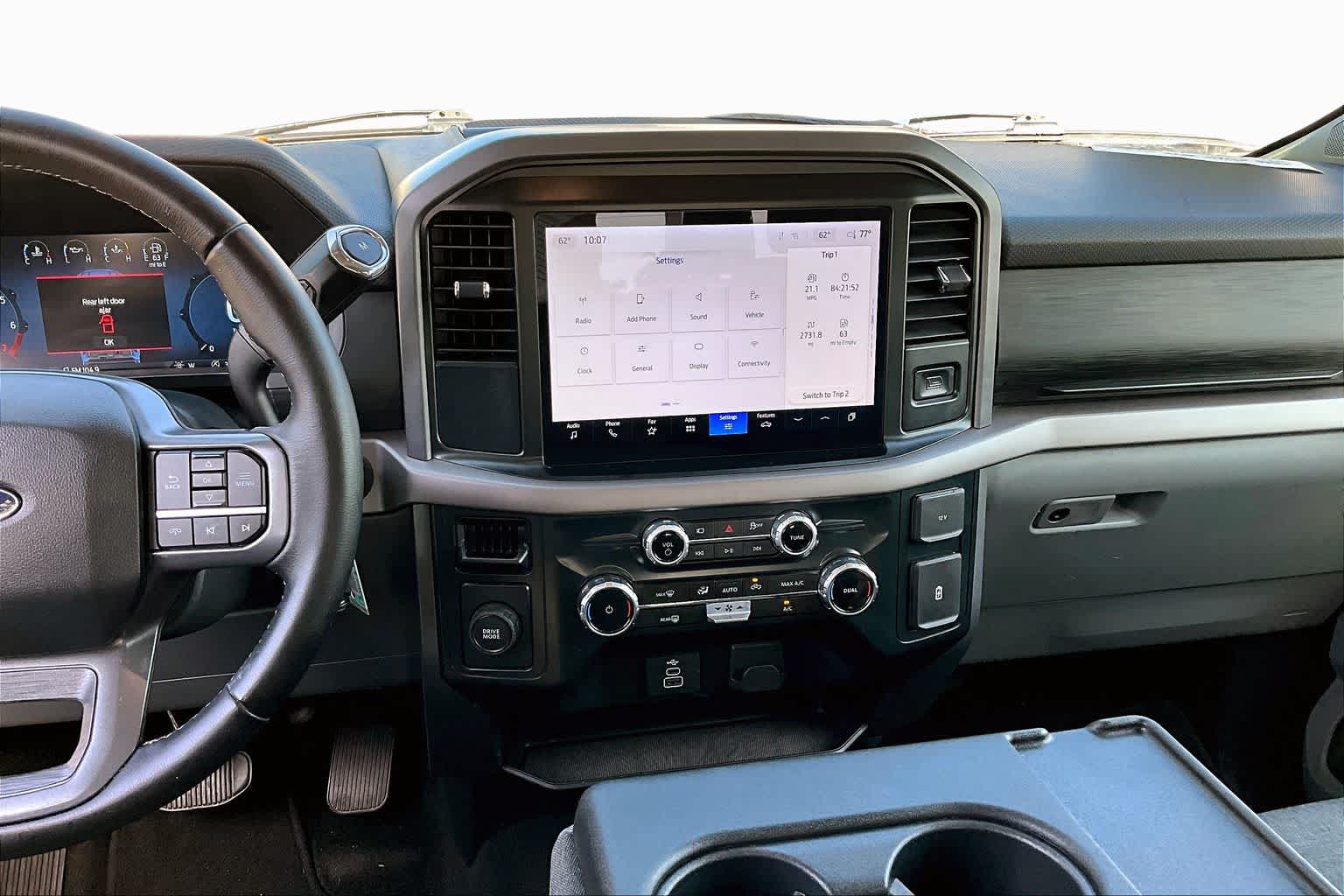View vehicle photo 7
