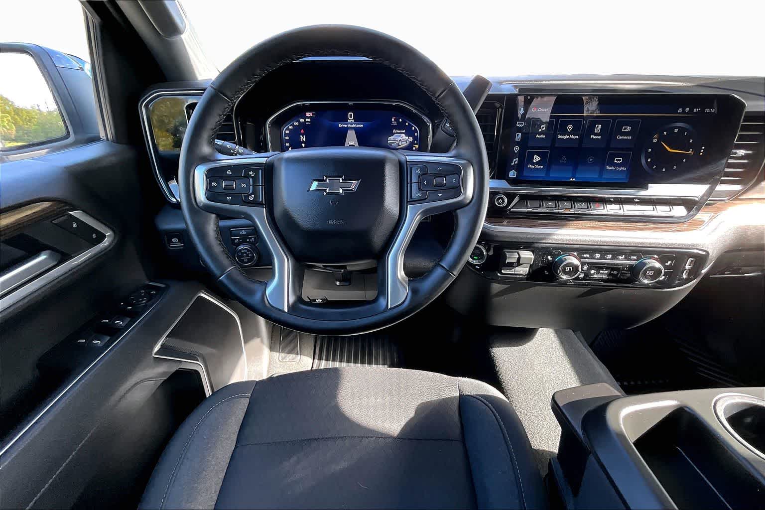 View vehicle photo 6