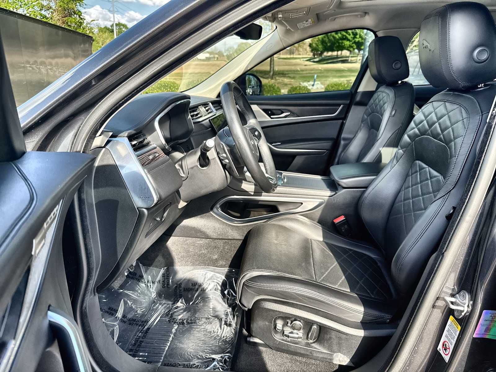 View vehicle photo 2