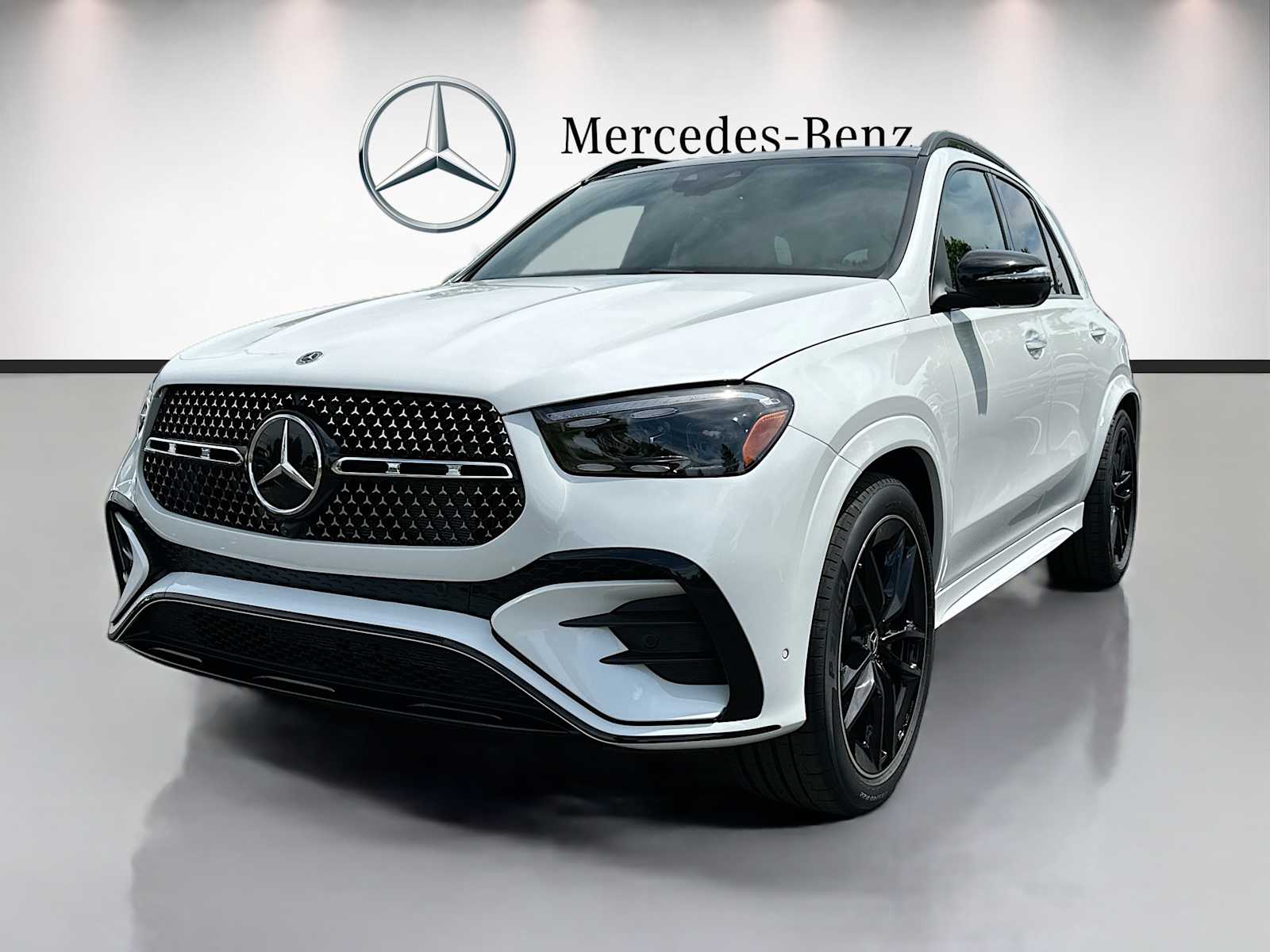 MANUFAKTUR Moonlight White Metallic 2026 Mercedes-Benz GLE 450 4MATIC SUV / Crossover All-Wheel Drive 9-Speed Automatic