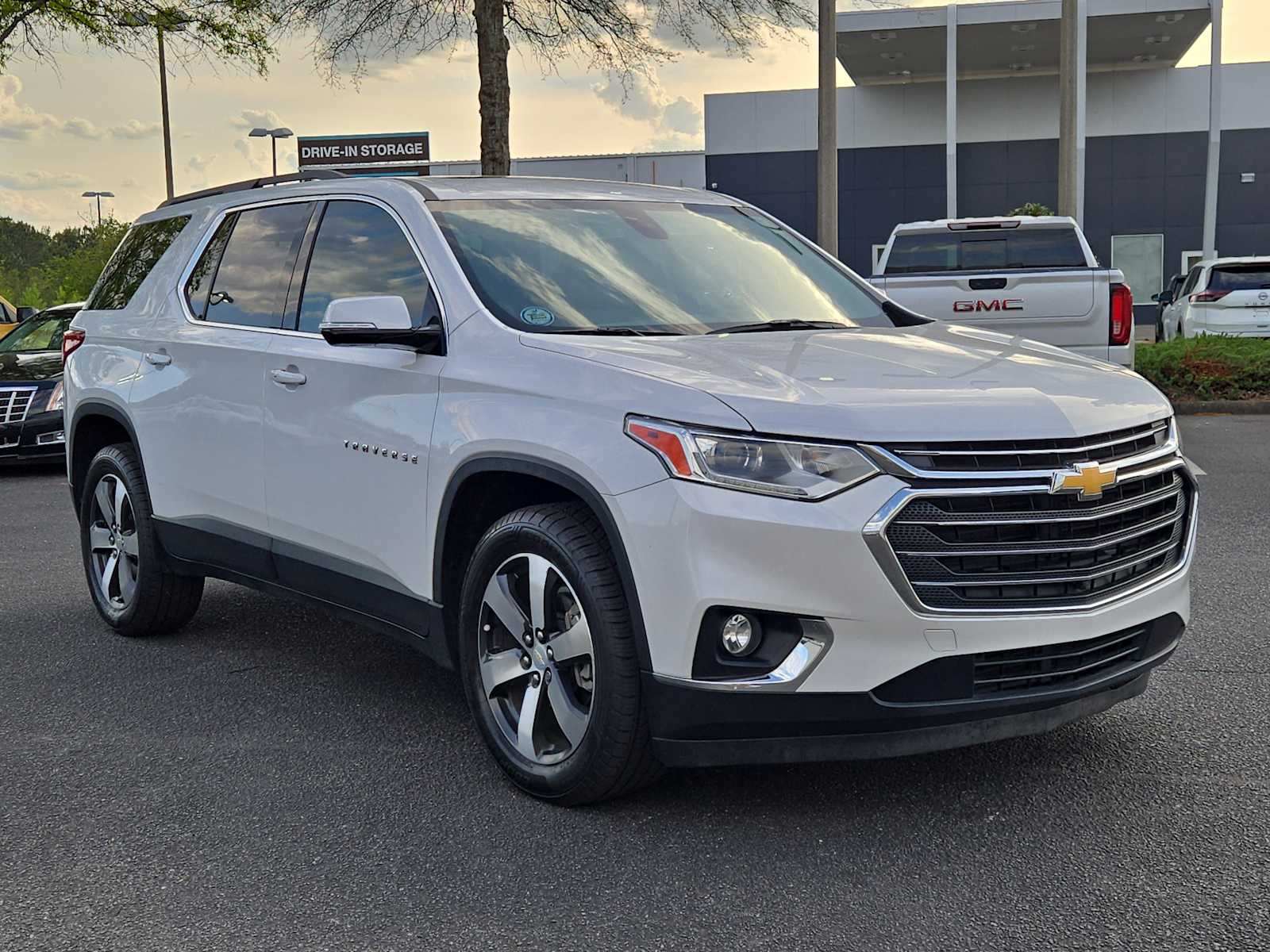 View vehicle photo 3