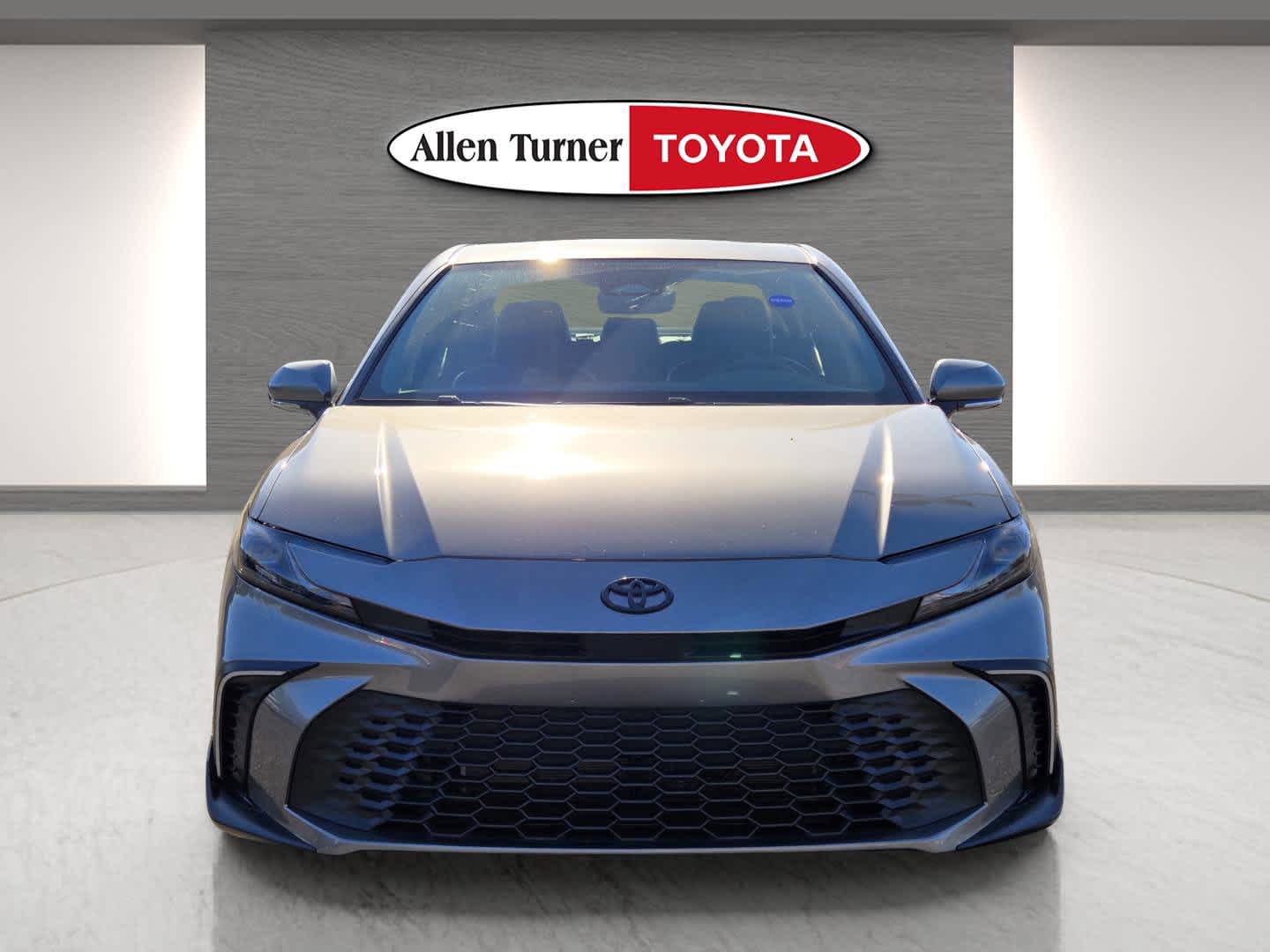 2025 Toyota Camry SE photo 3