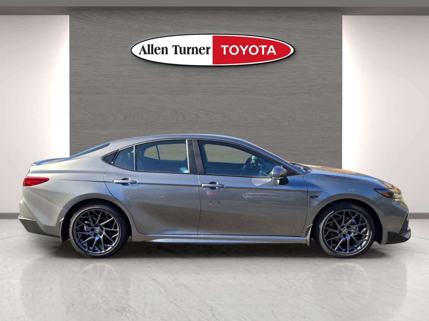 2025 Toyota Camry SE photo 4