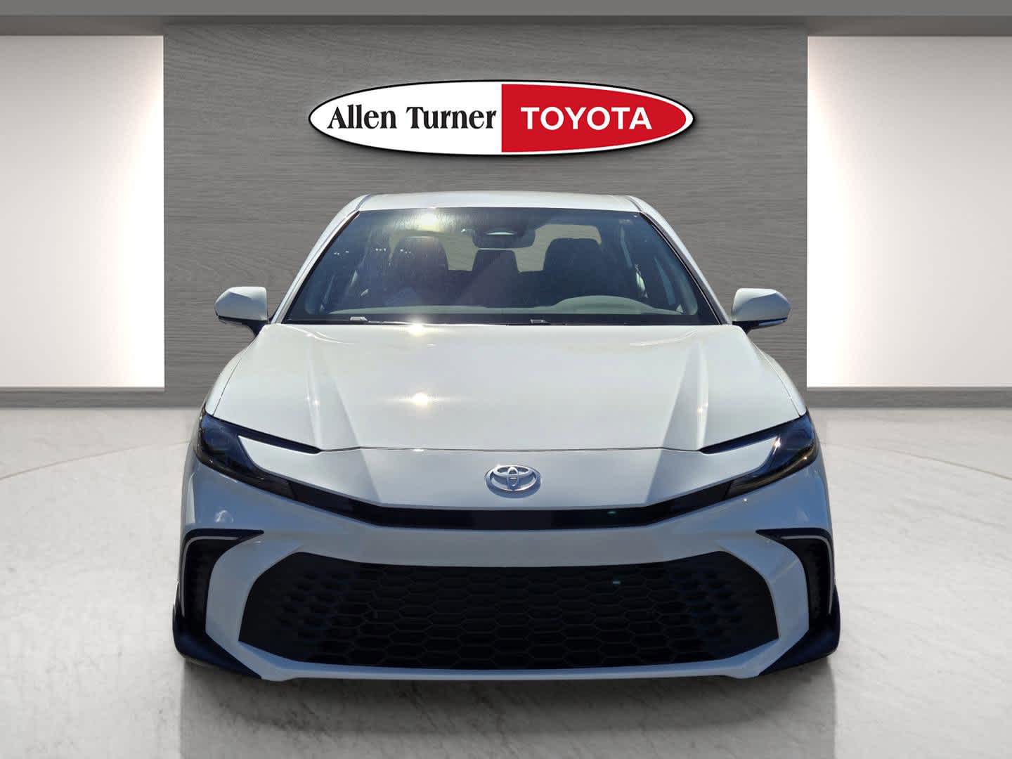 2026 Toyota Camry SE photo 4