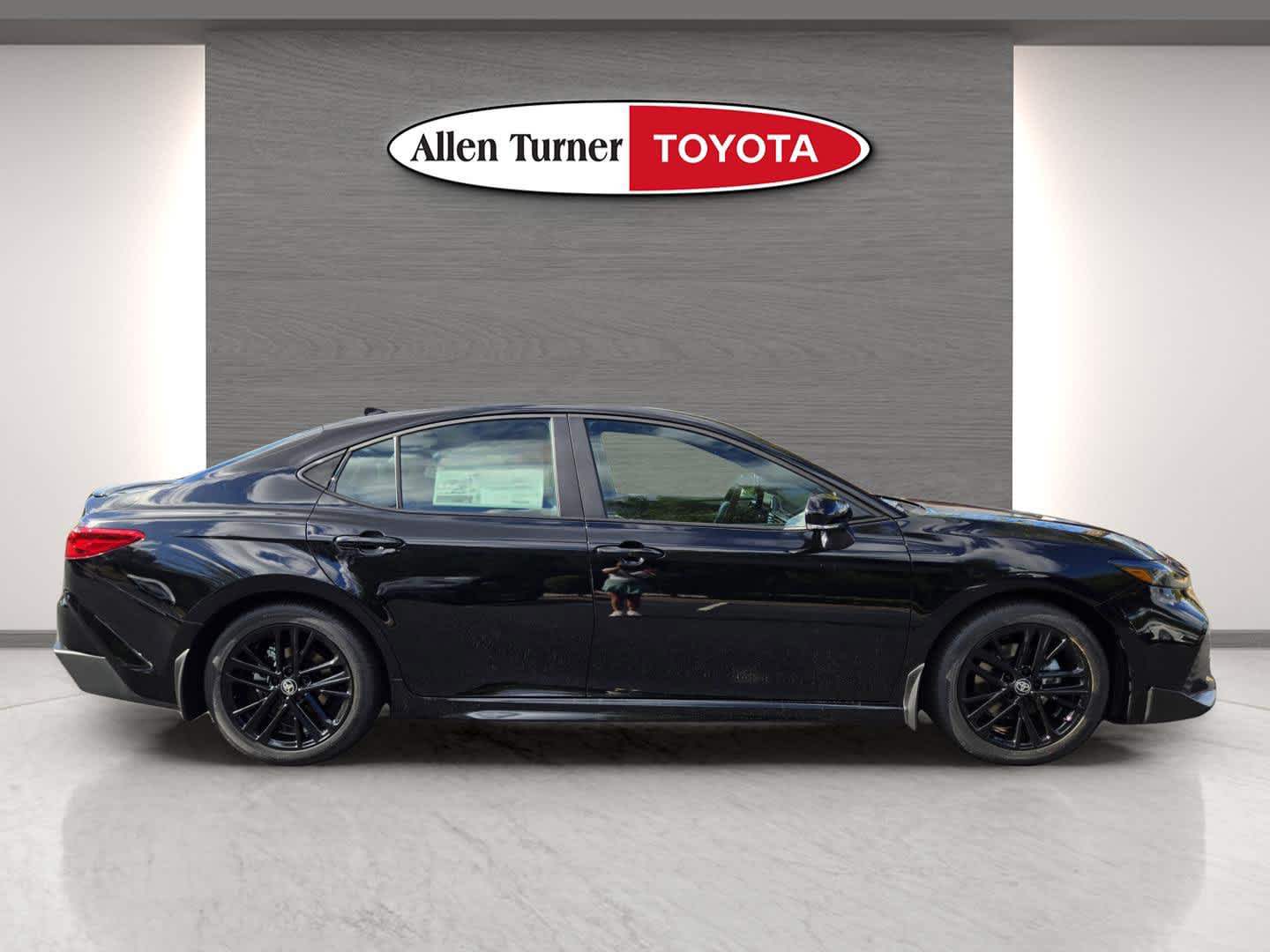 2026 Toyota Camry SE photo 4