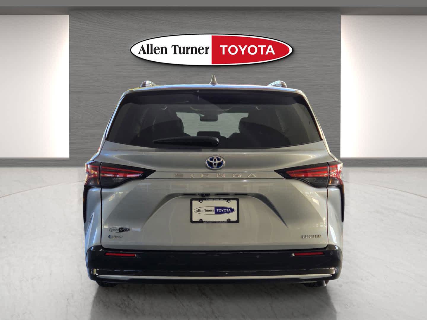 2025 Toyota Sienna Limited photo 2