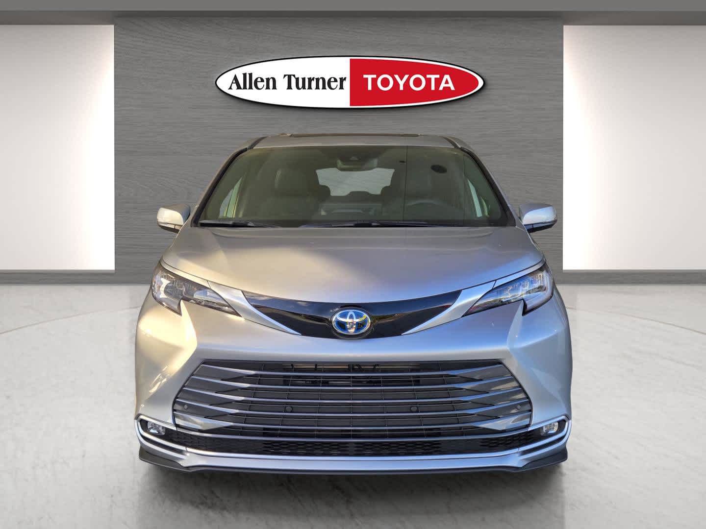 2025 Toyota Sienna Limited photo 4