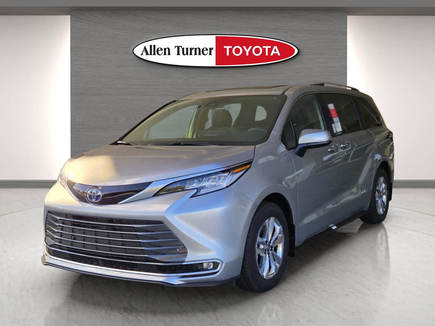 2025 Toyota Sienna Limited photo 3
