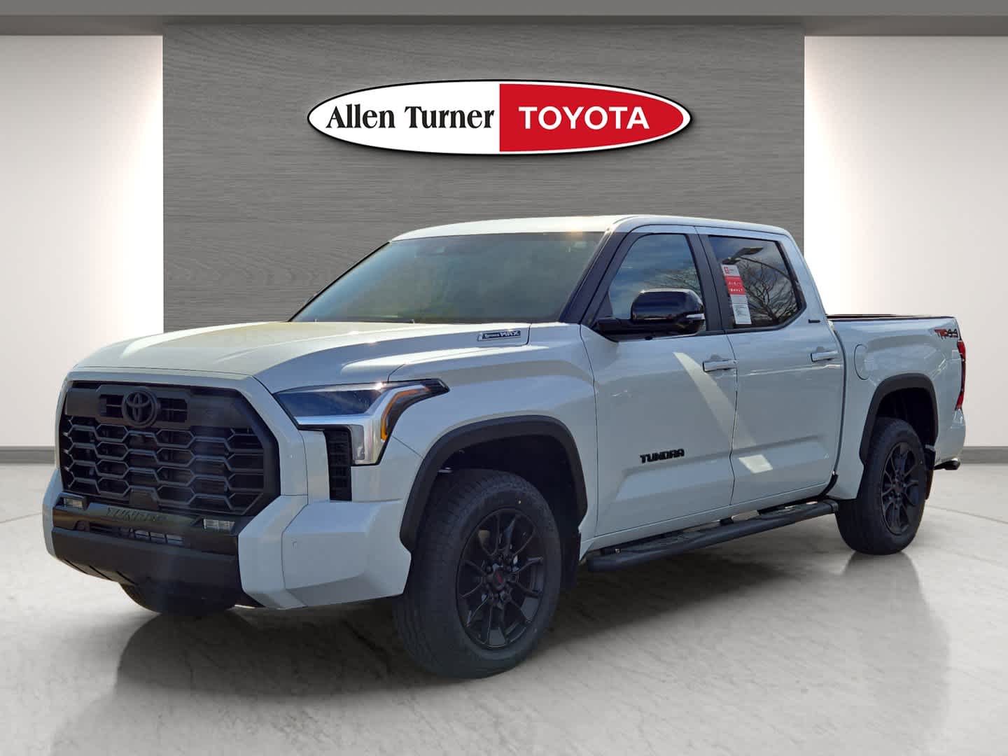 2025 Toyota Tundra Limited CrewMax photo 3