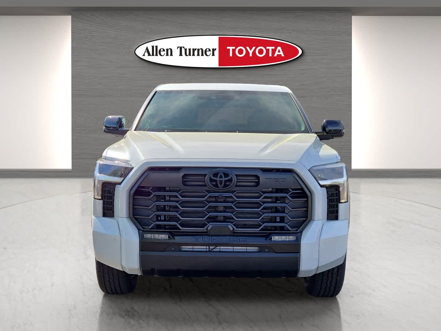 2025 Toyota Tundra Limited CrewMax photo 4