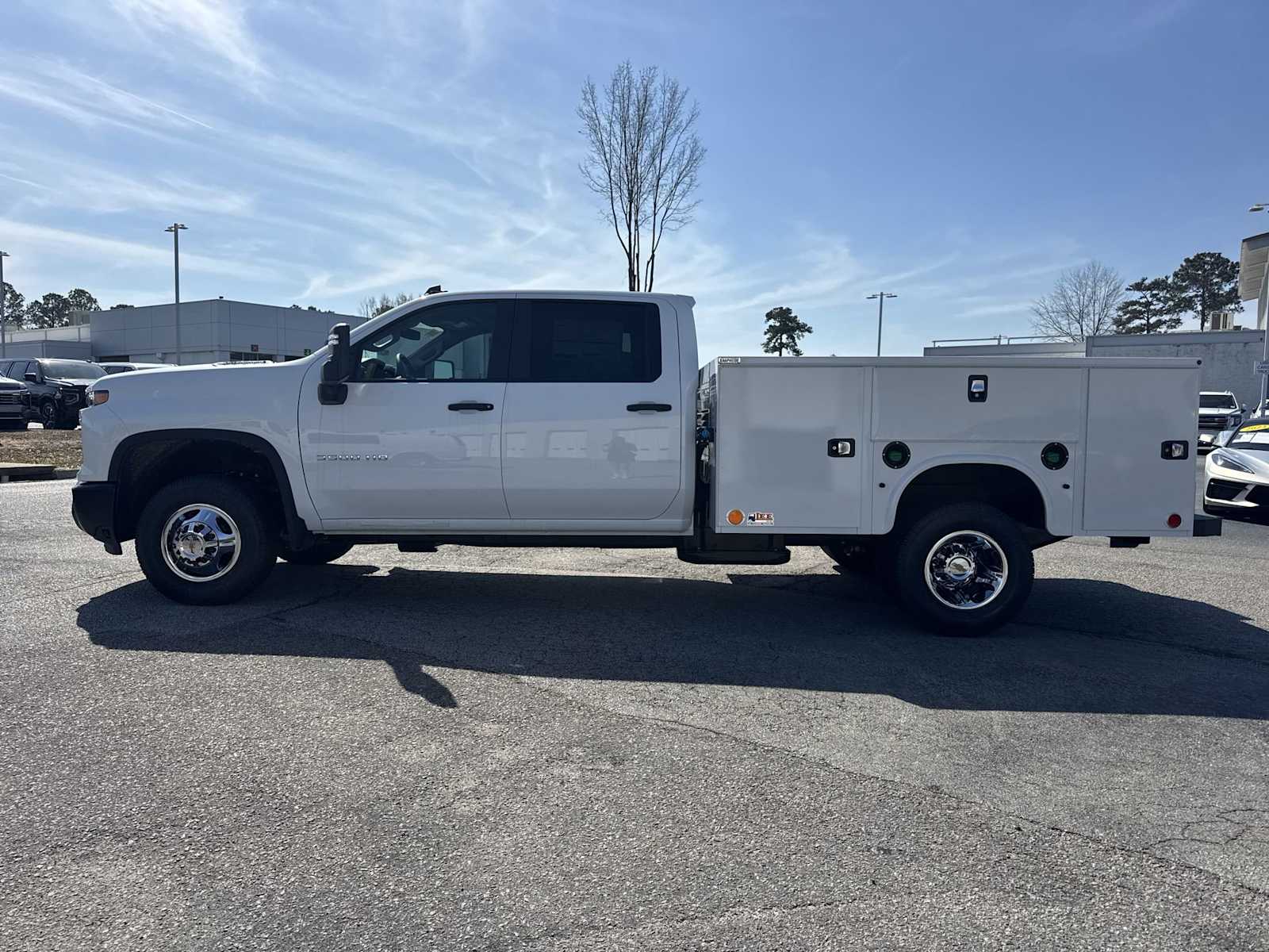 View vehicle photo 7