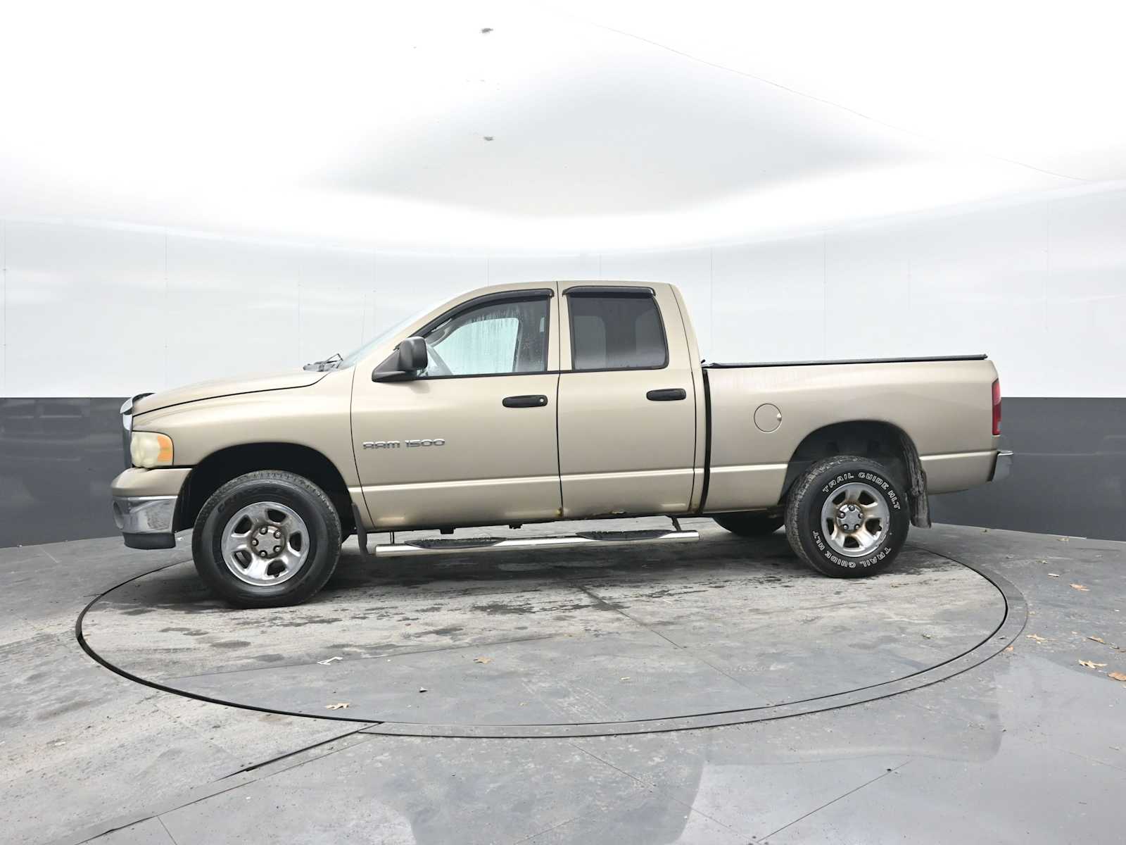 View vehicle photo 4