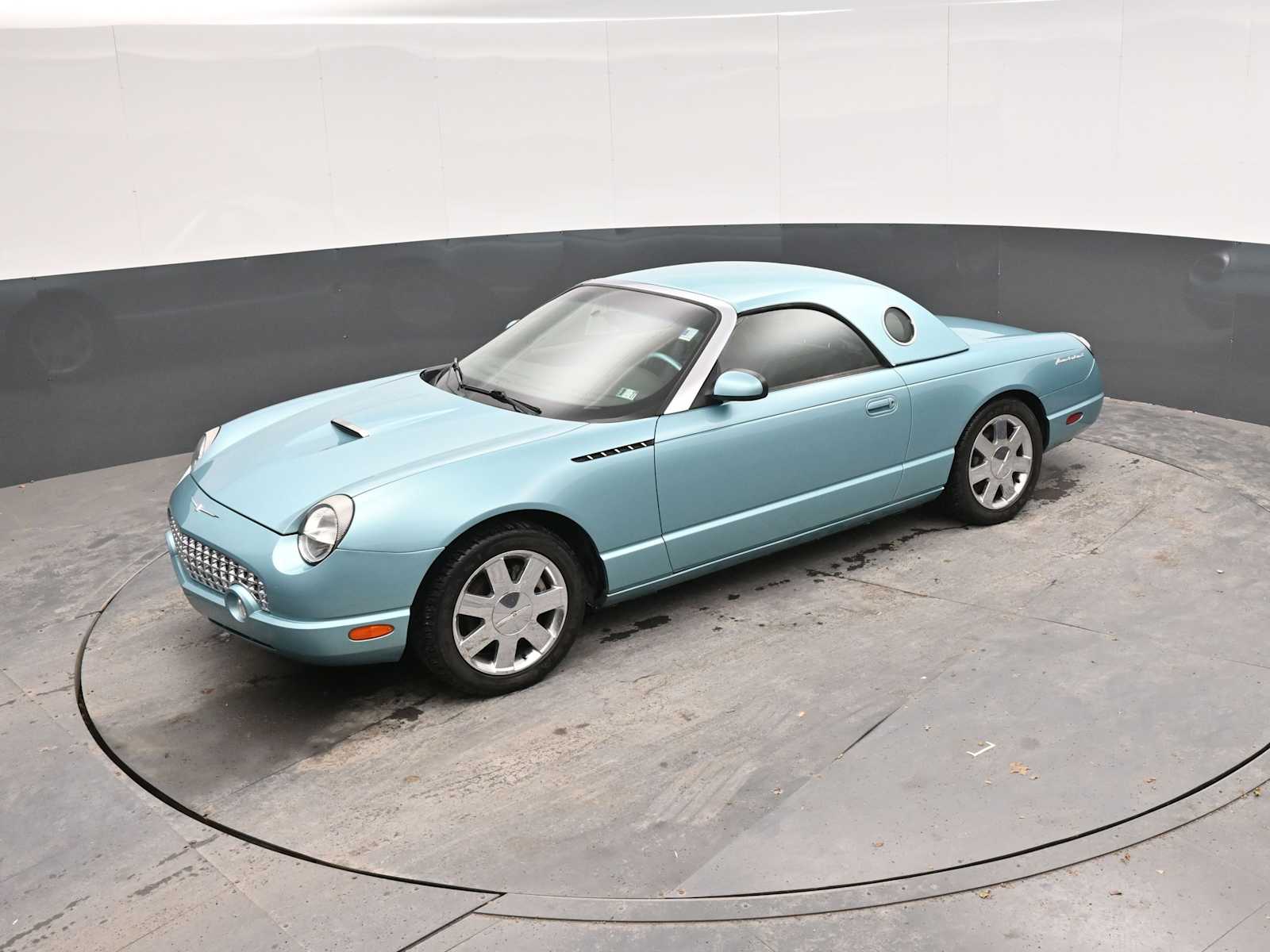 2002 Ford Thunderbird w/Hardtop Deluxe