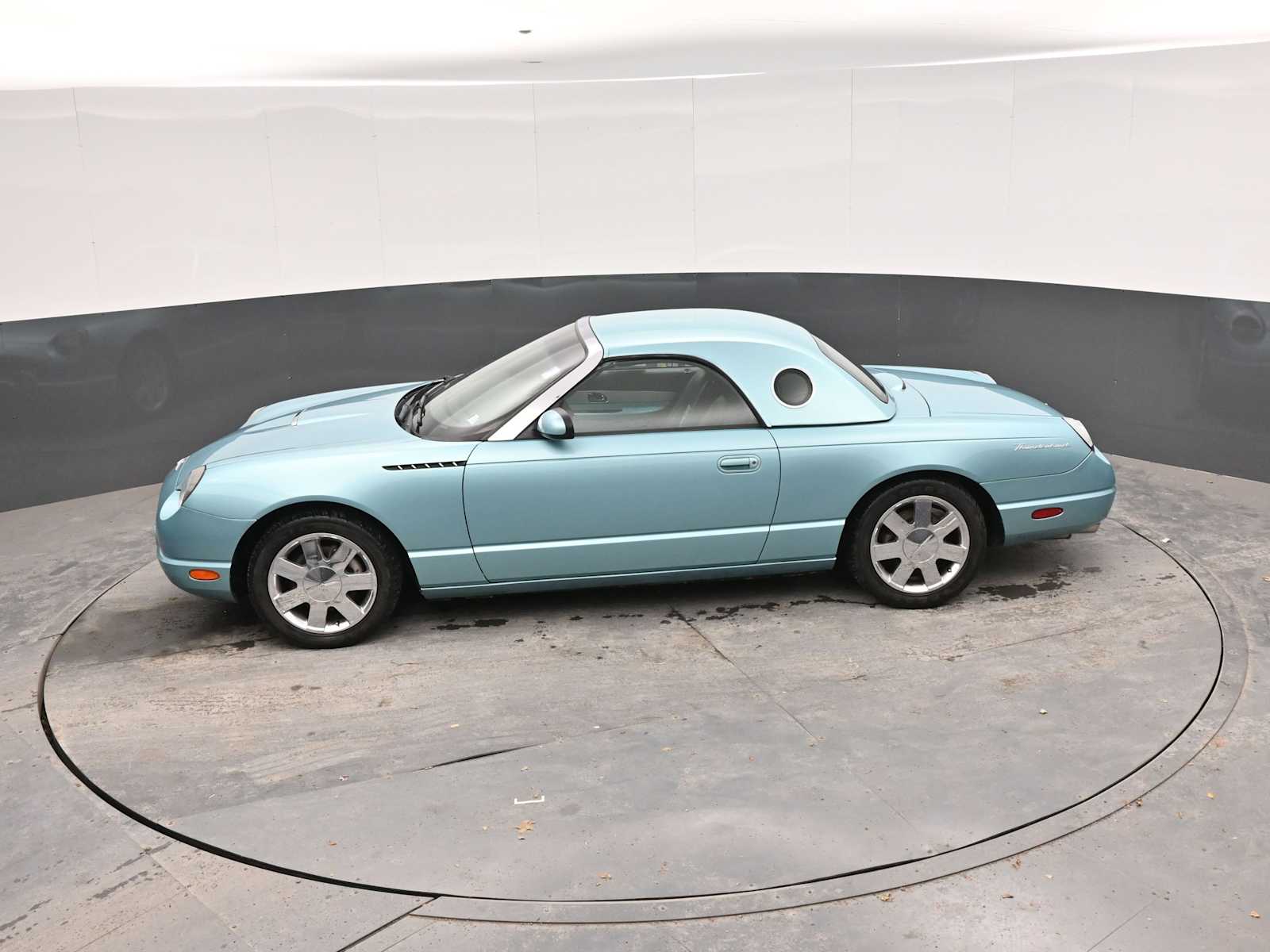 2002 Ford Thunderbird w/Hardtop Deluxe
