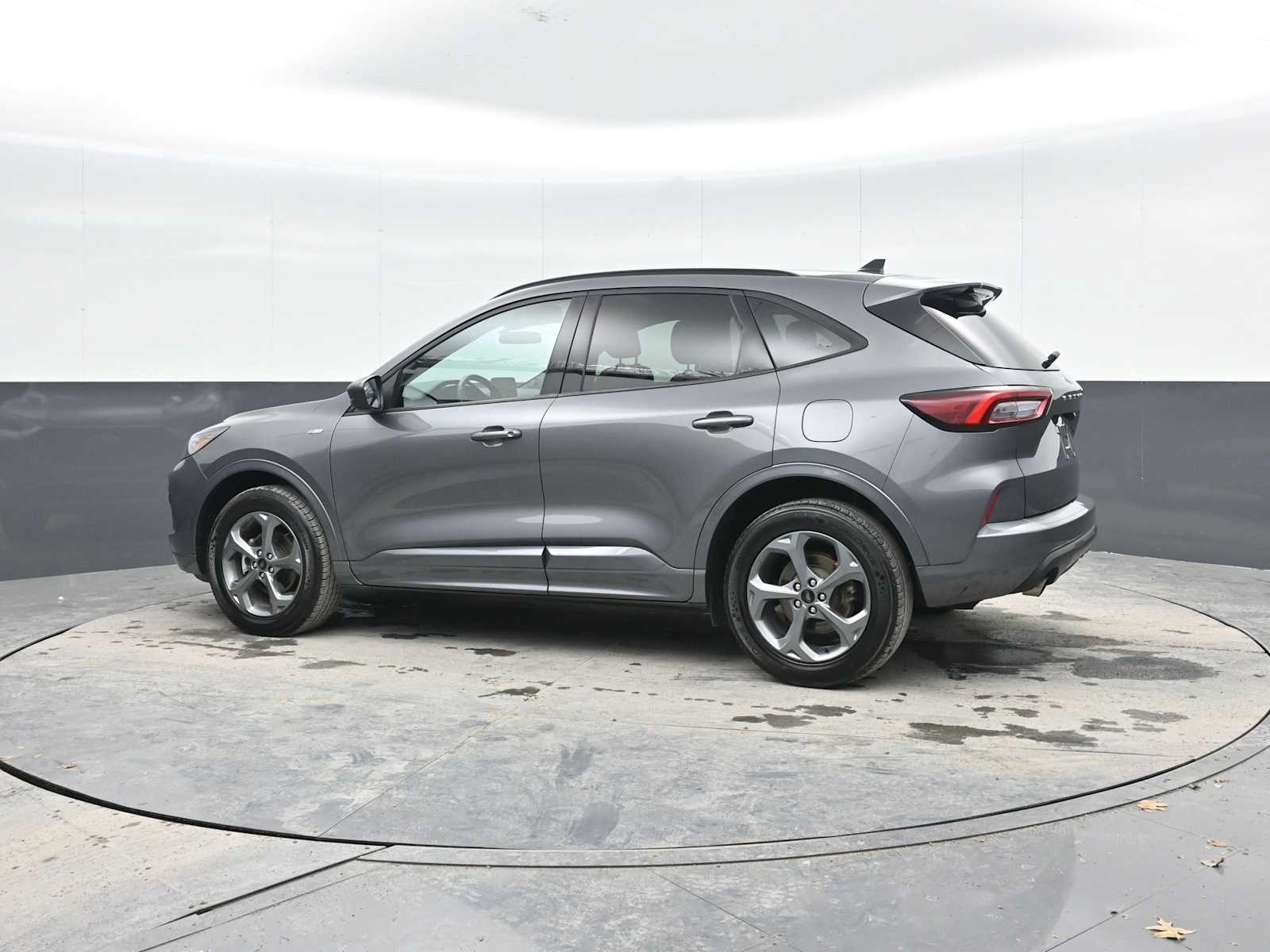 View vehicle photo 3