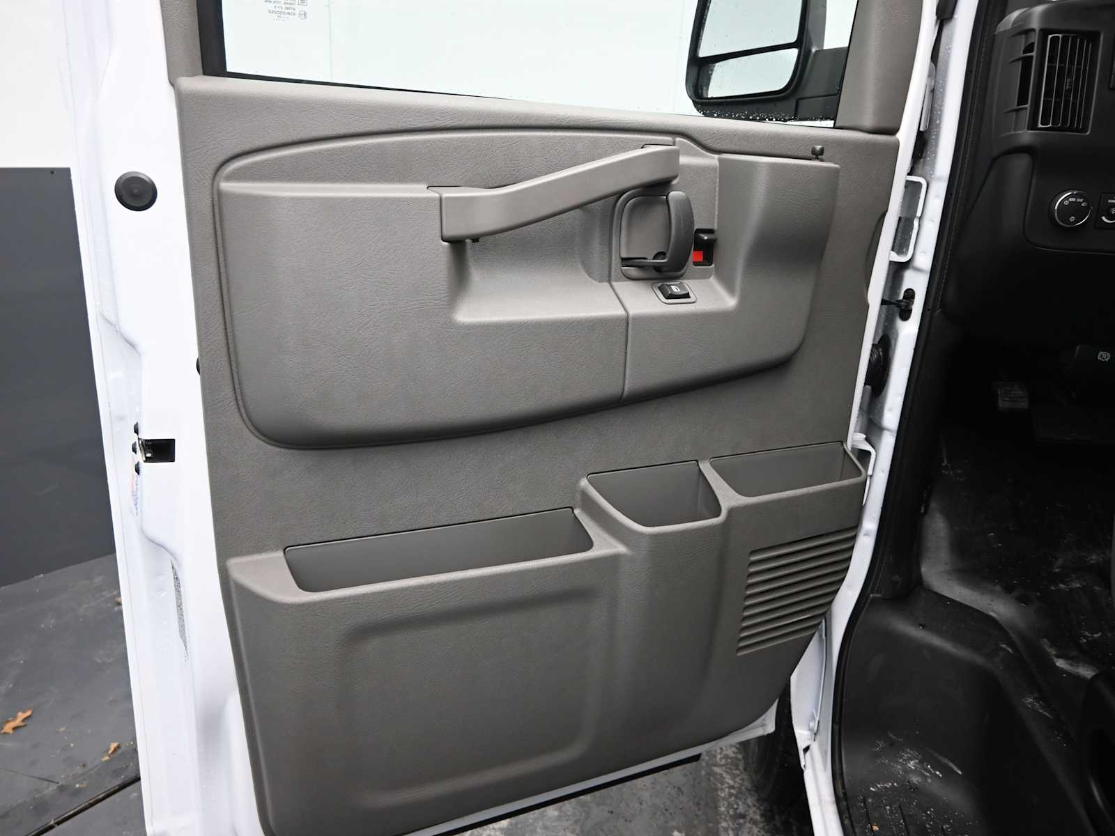 2025 GMC Savana Cargo 2500