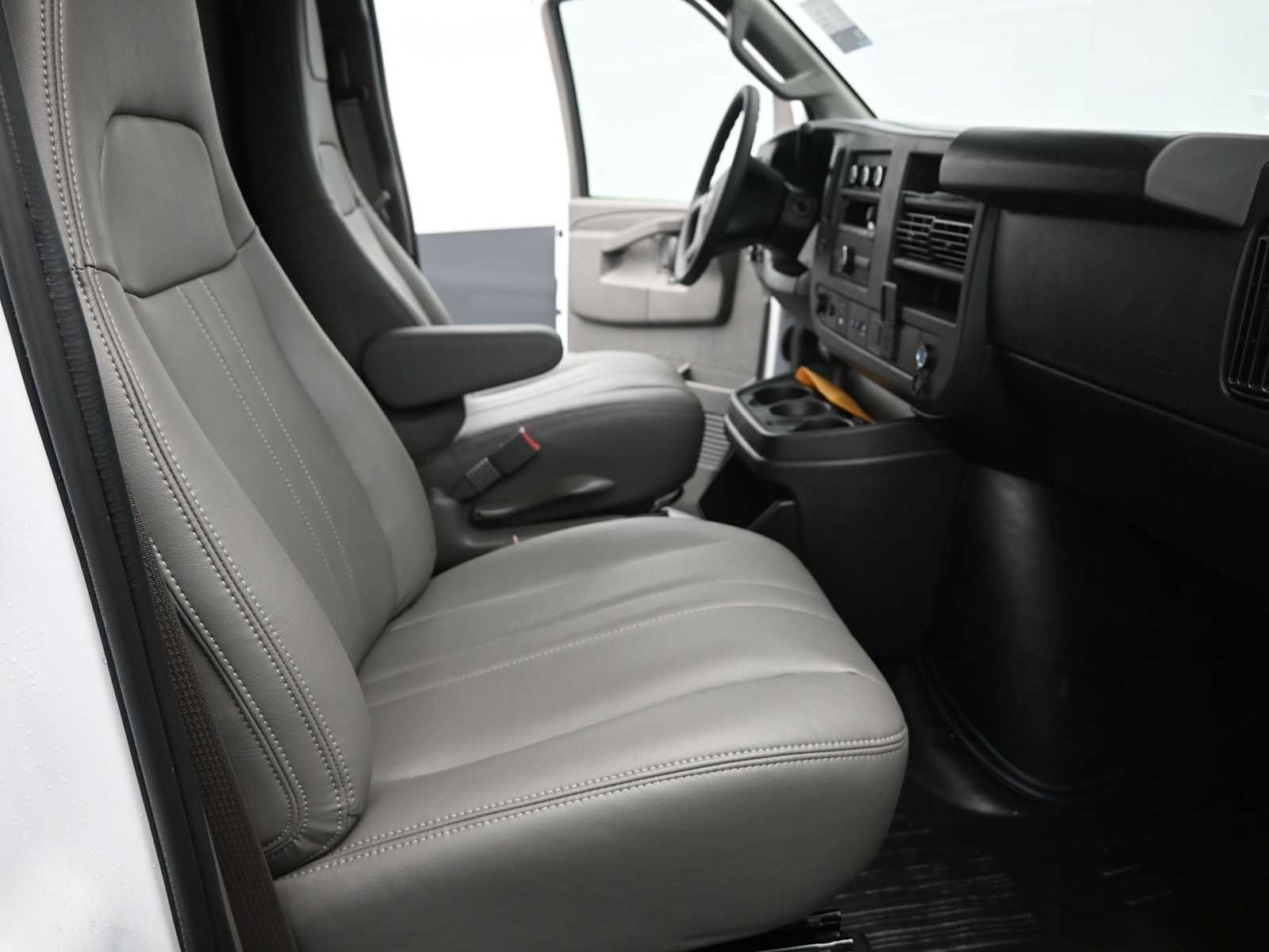 2025 GMC Savana Cargo 2500