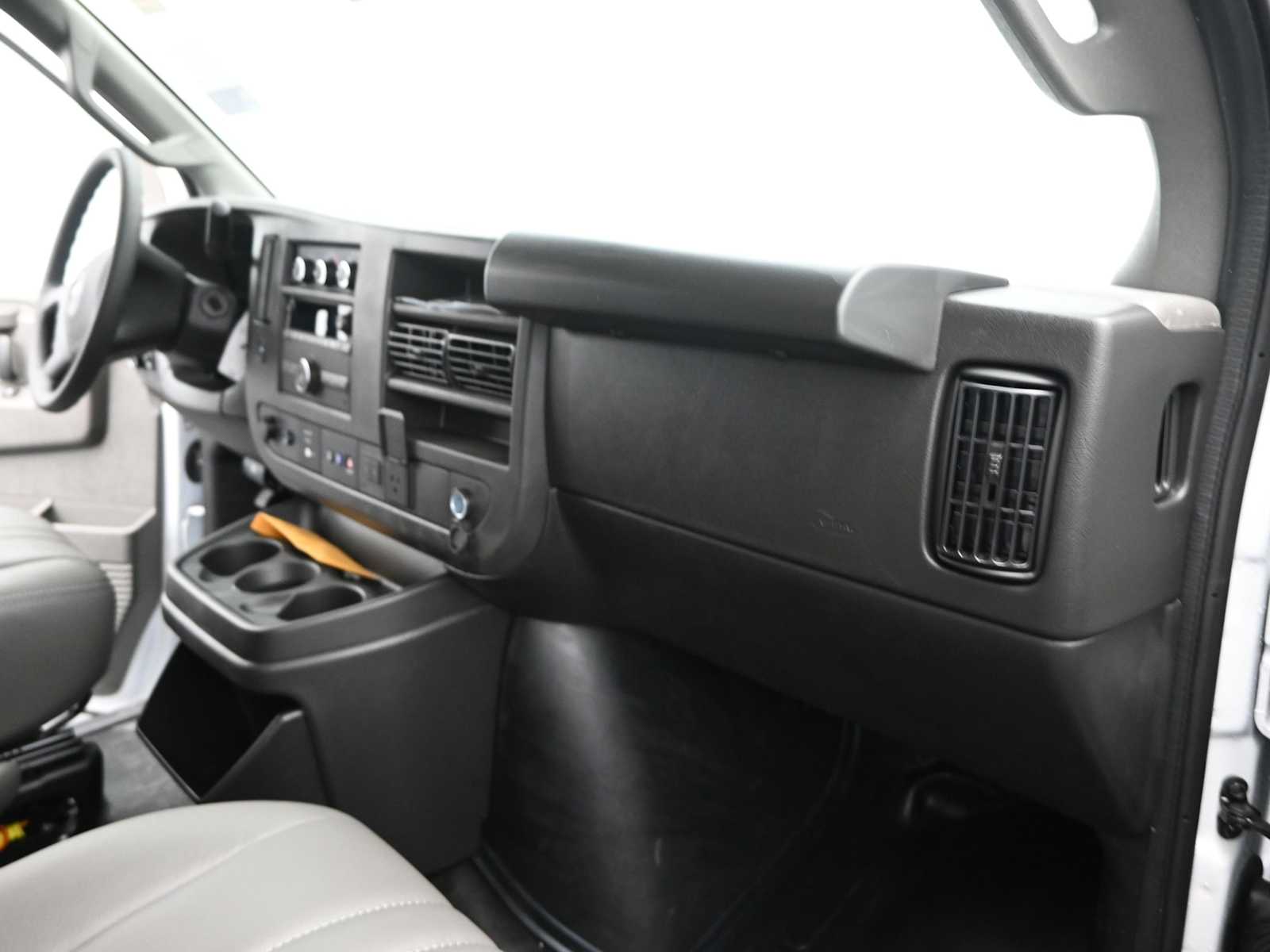 2025 GMC Savana Cargo 2500