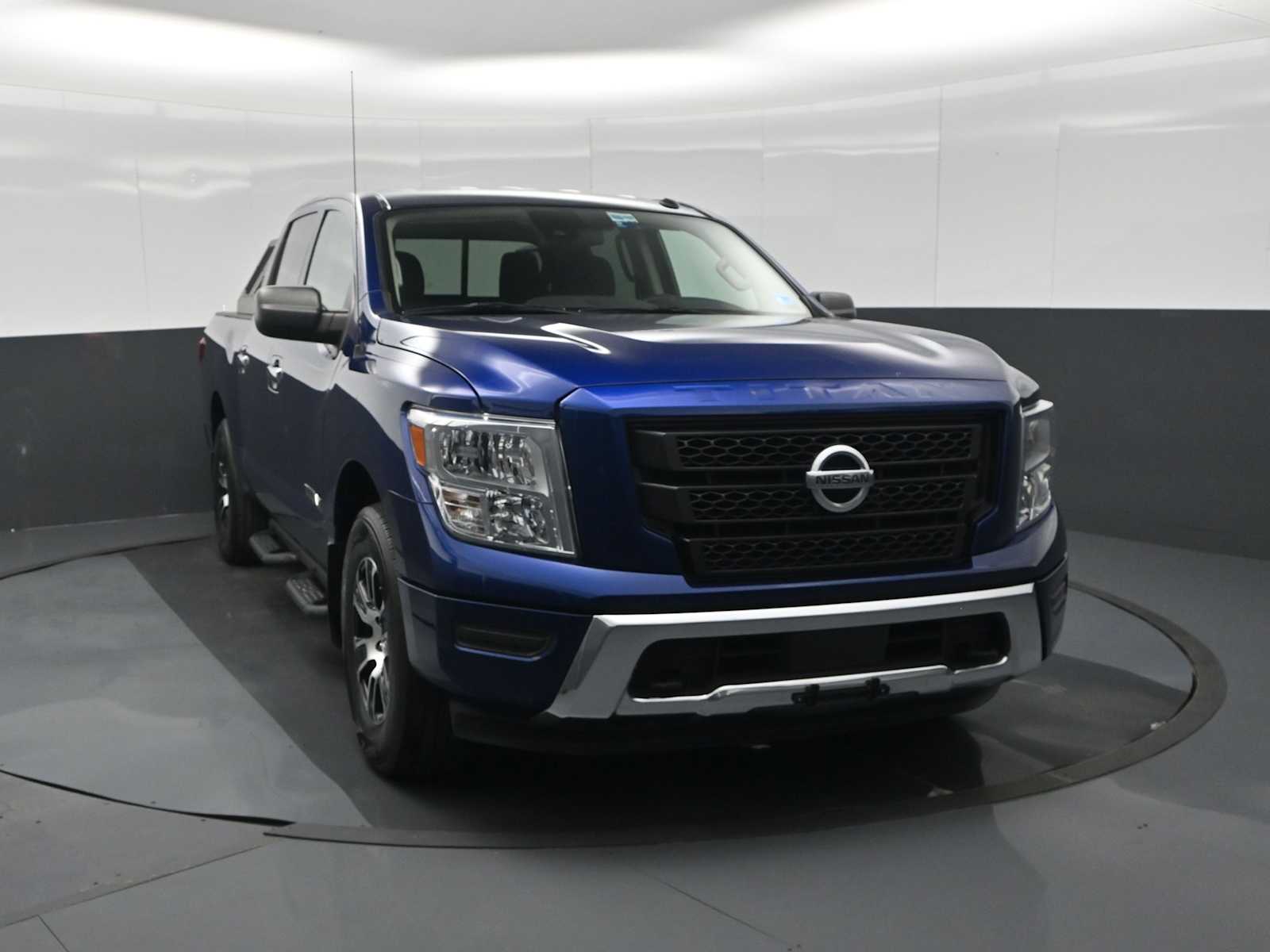 2021 Nissan TITAN SV