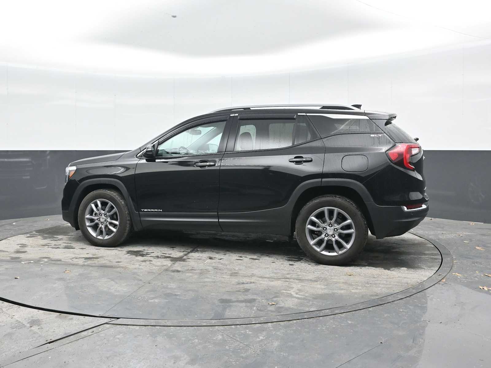 View vehicle photo 3