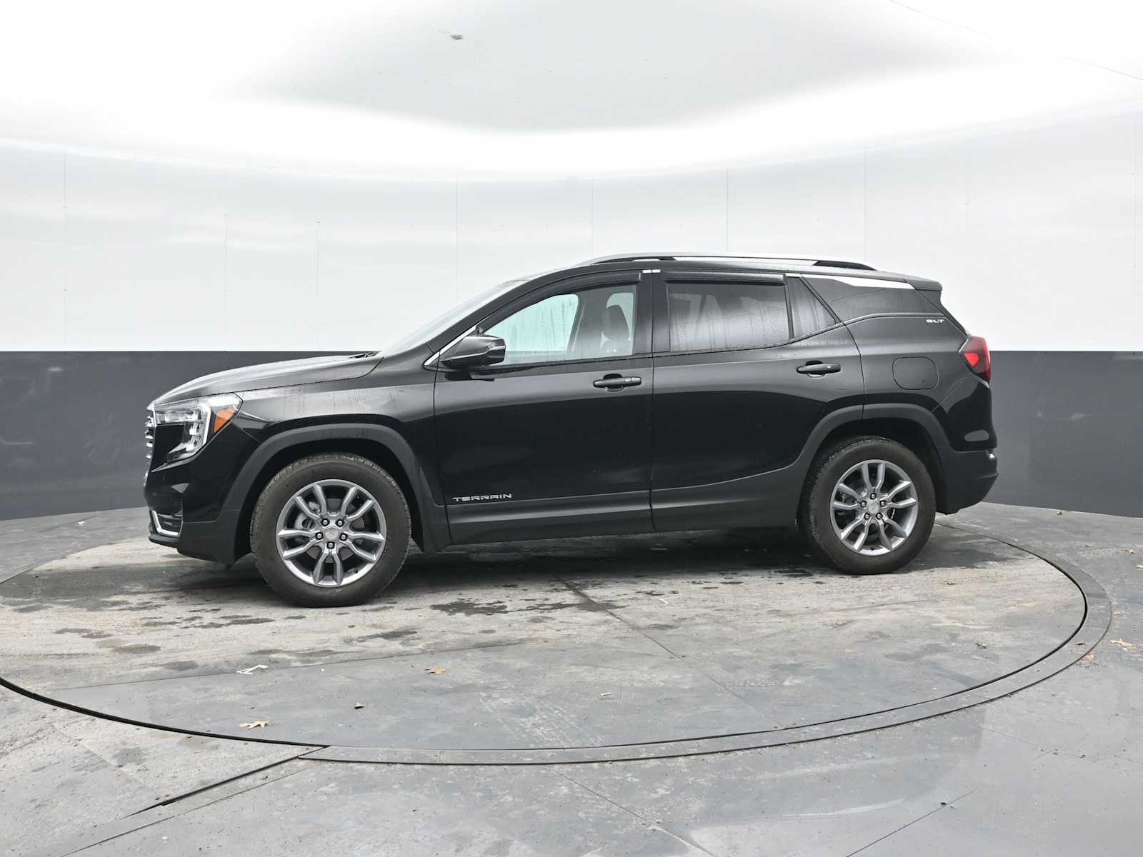 View vehicle photo 4