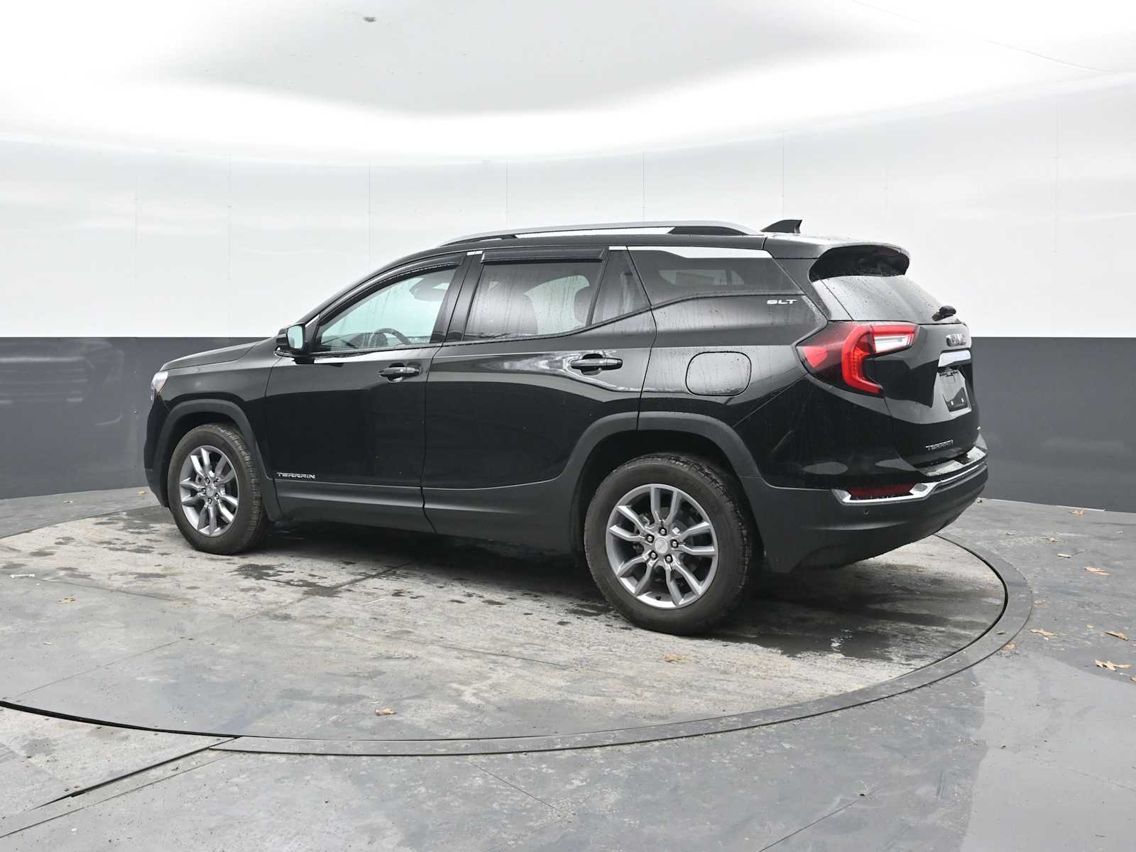 View vehicle photo 2