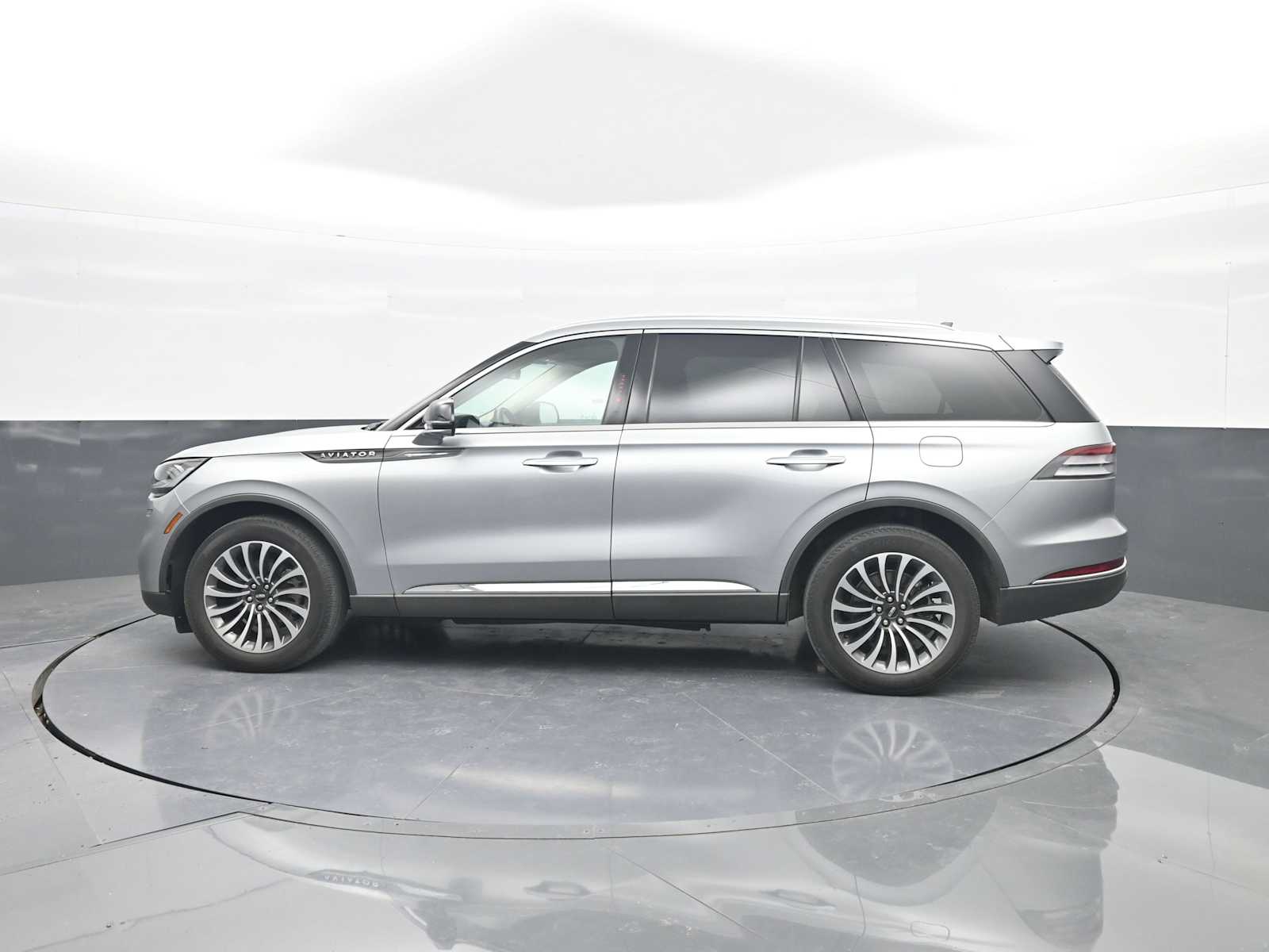 View vehicle photo 5