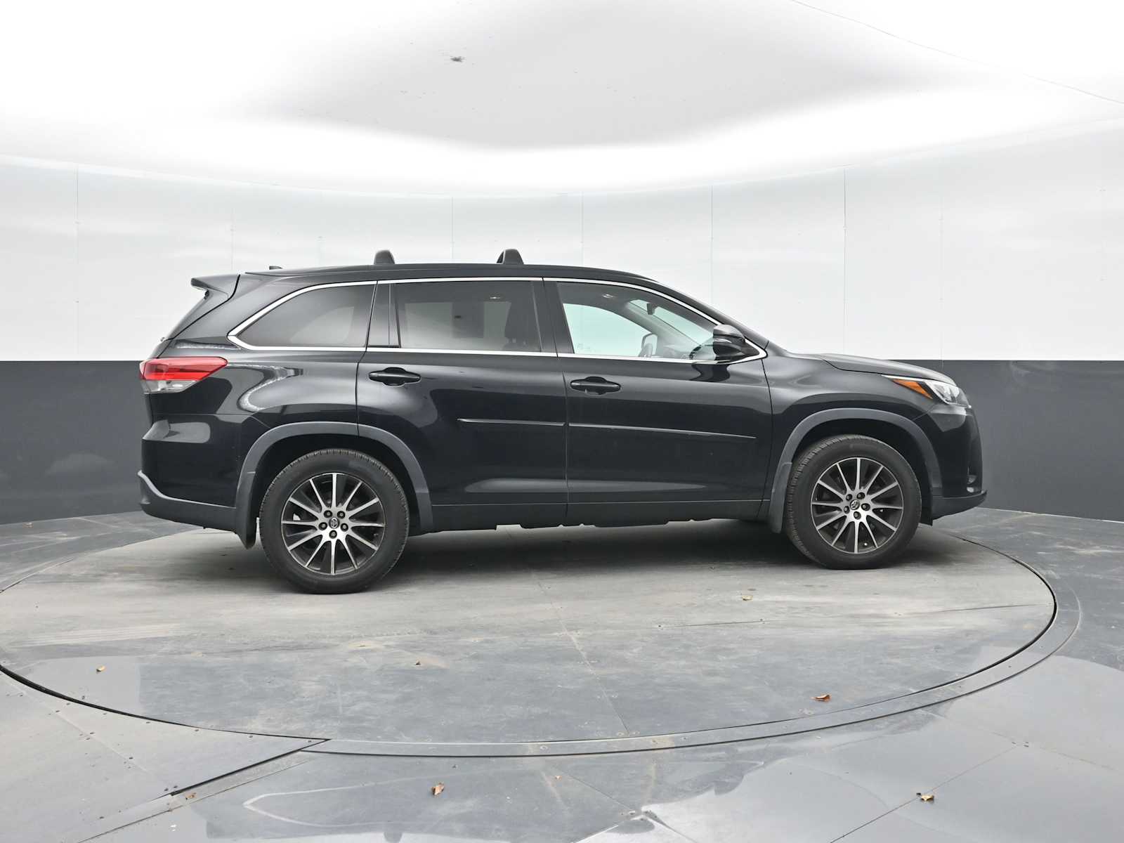 2017 Toyota Highlander SE