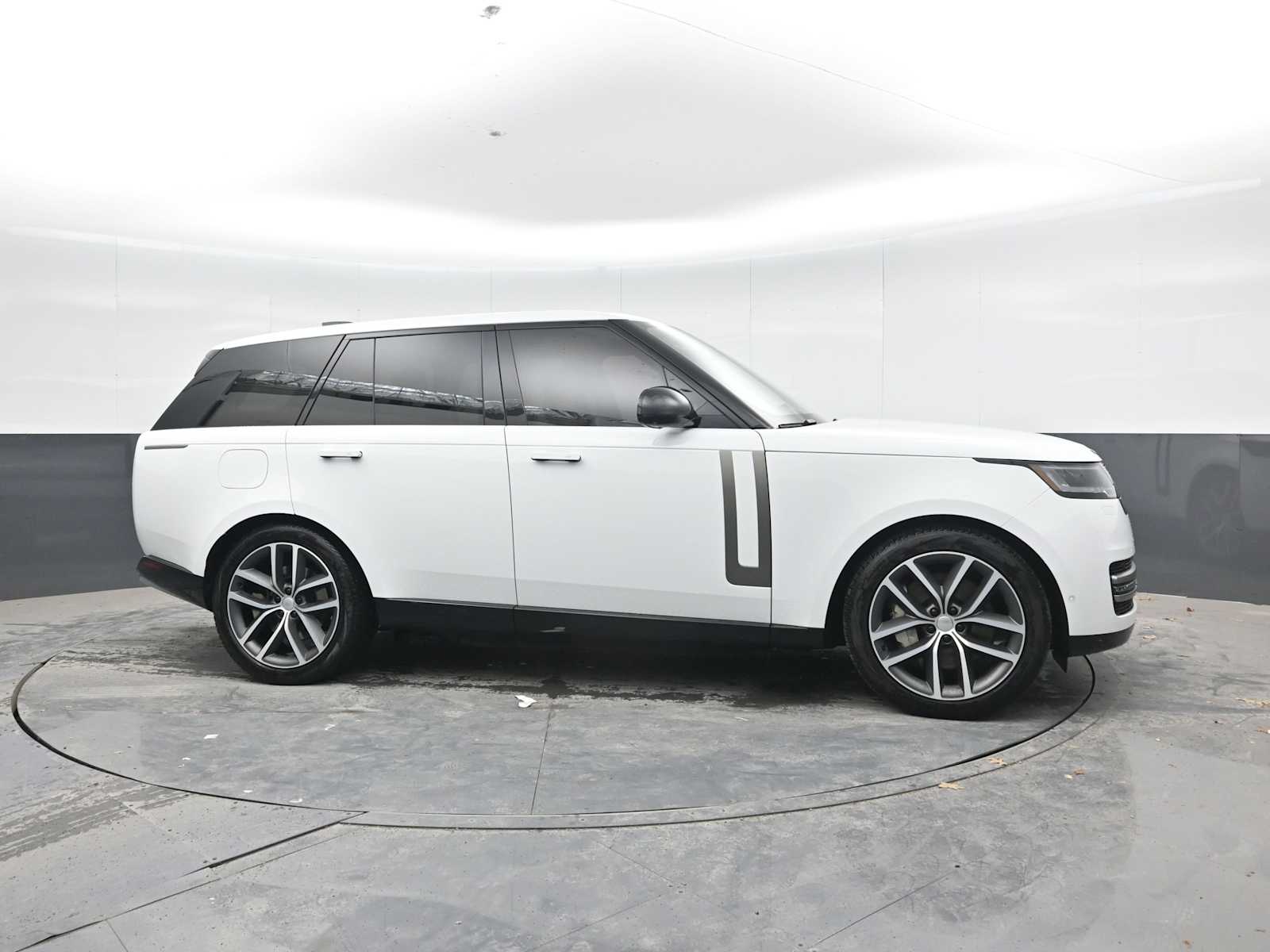 2025 Land Rover Range Rover P550e SE