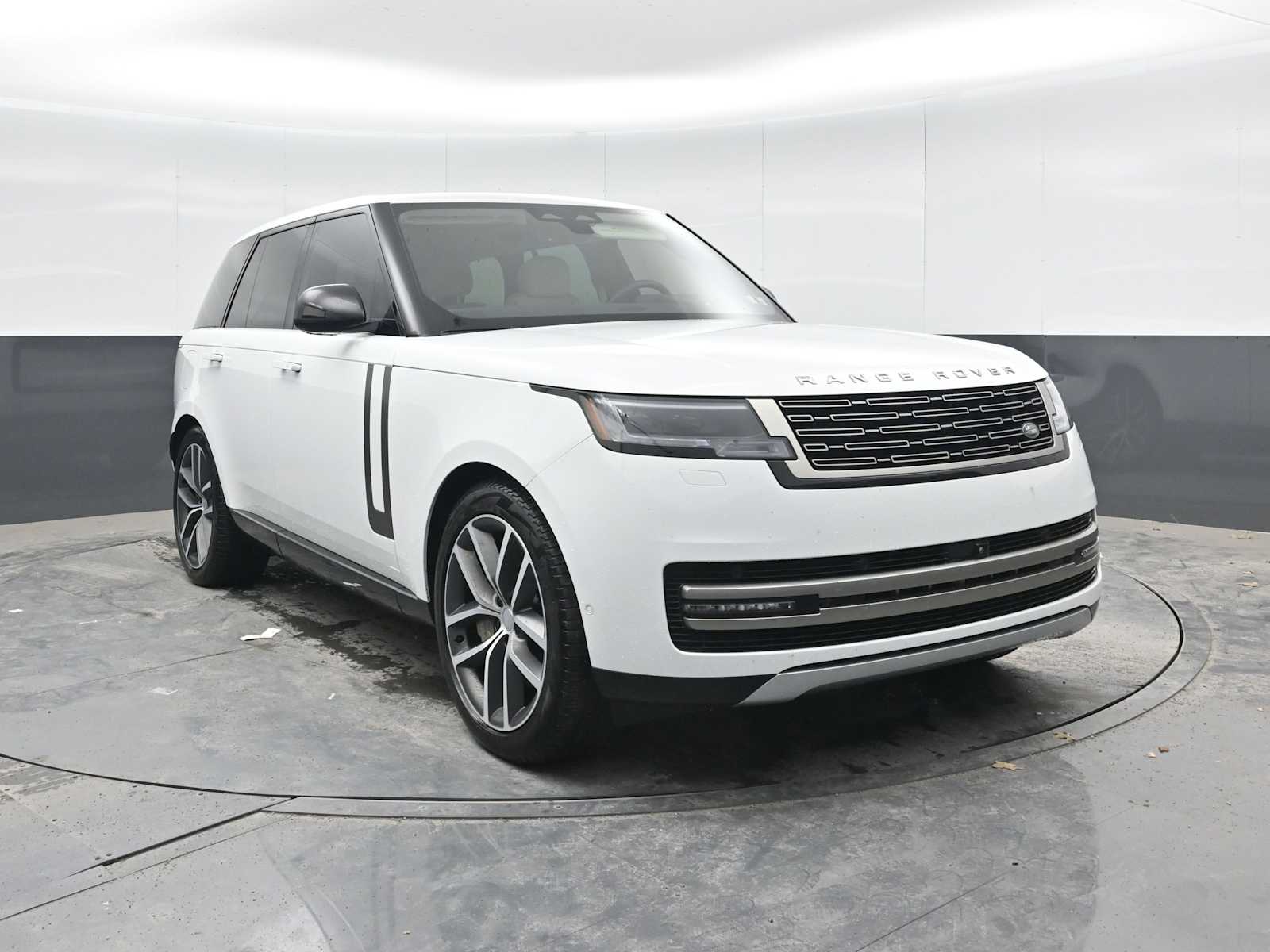 2025 Land Rover Range Rover P550e SE