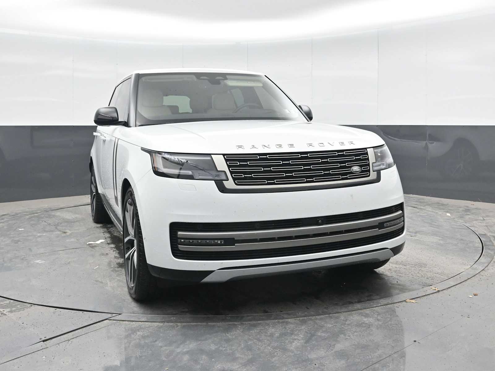 2025 Land Rover Range Rover P550e SE