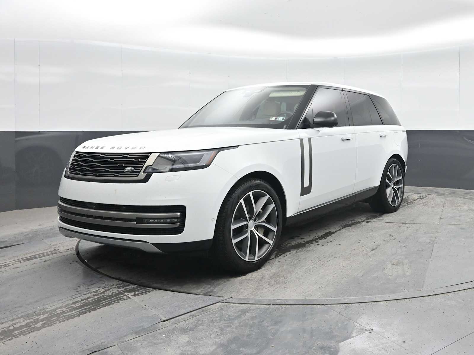 2025 Land Rover Range Rover P550e SE