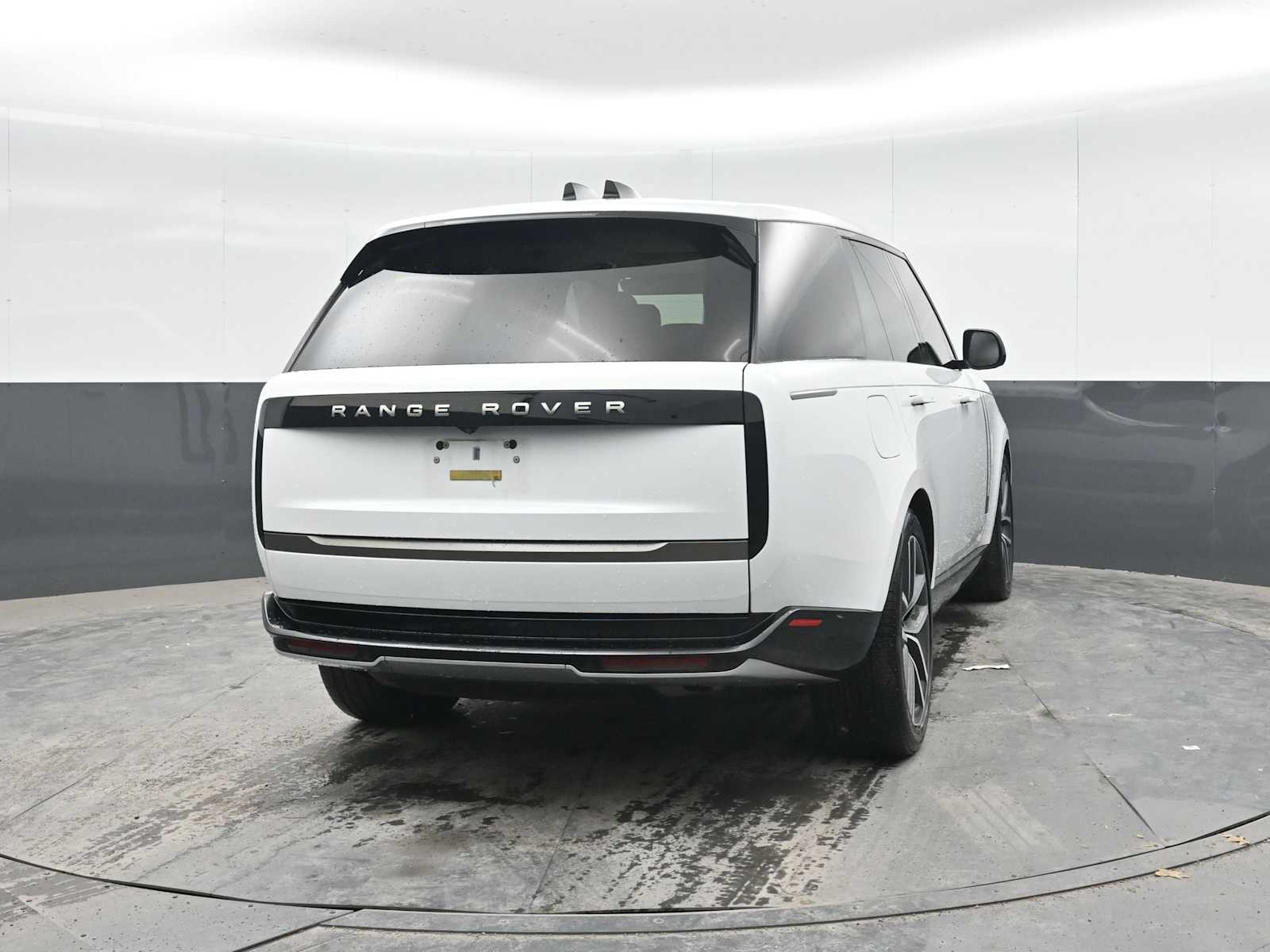 2025 Land Rover Range Rover P550e SE