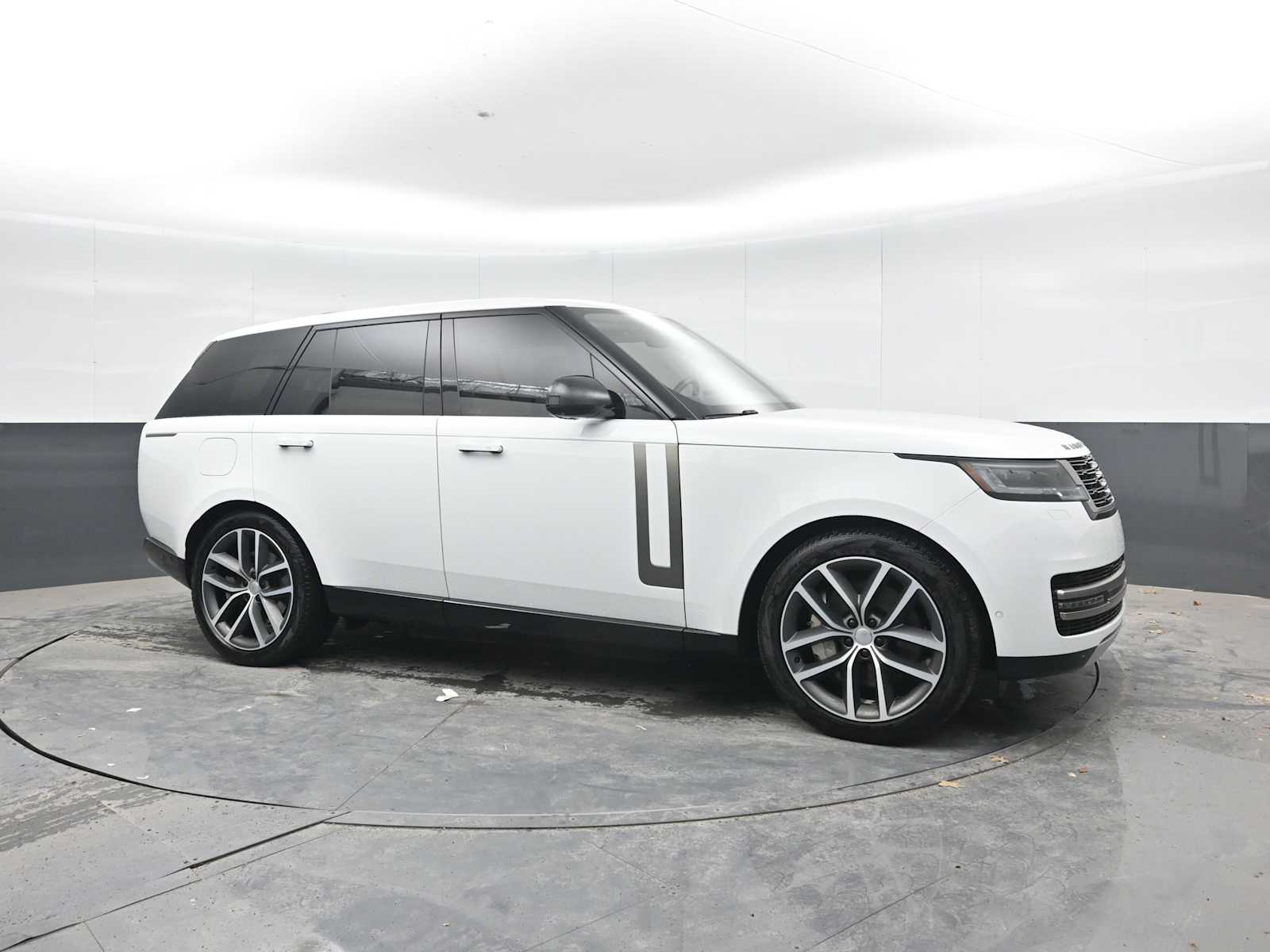 2025 Land Rover Range Rover P550e SE