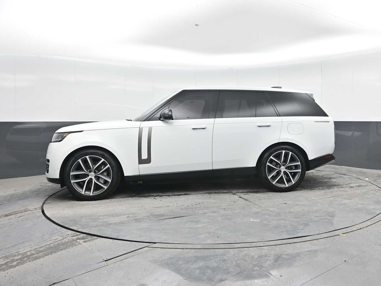 2025 Land Rover Range Rover P550e SE