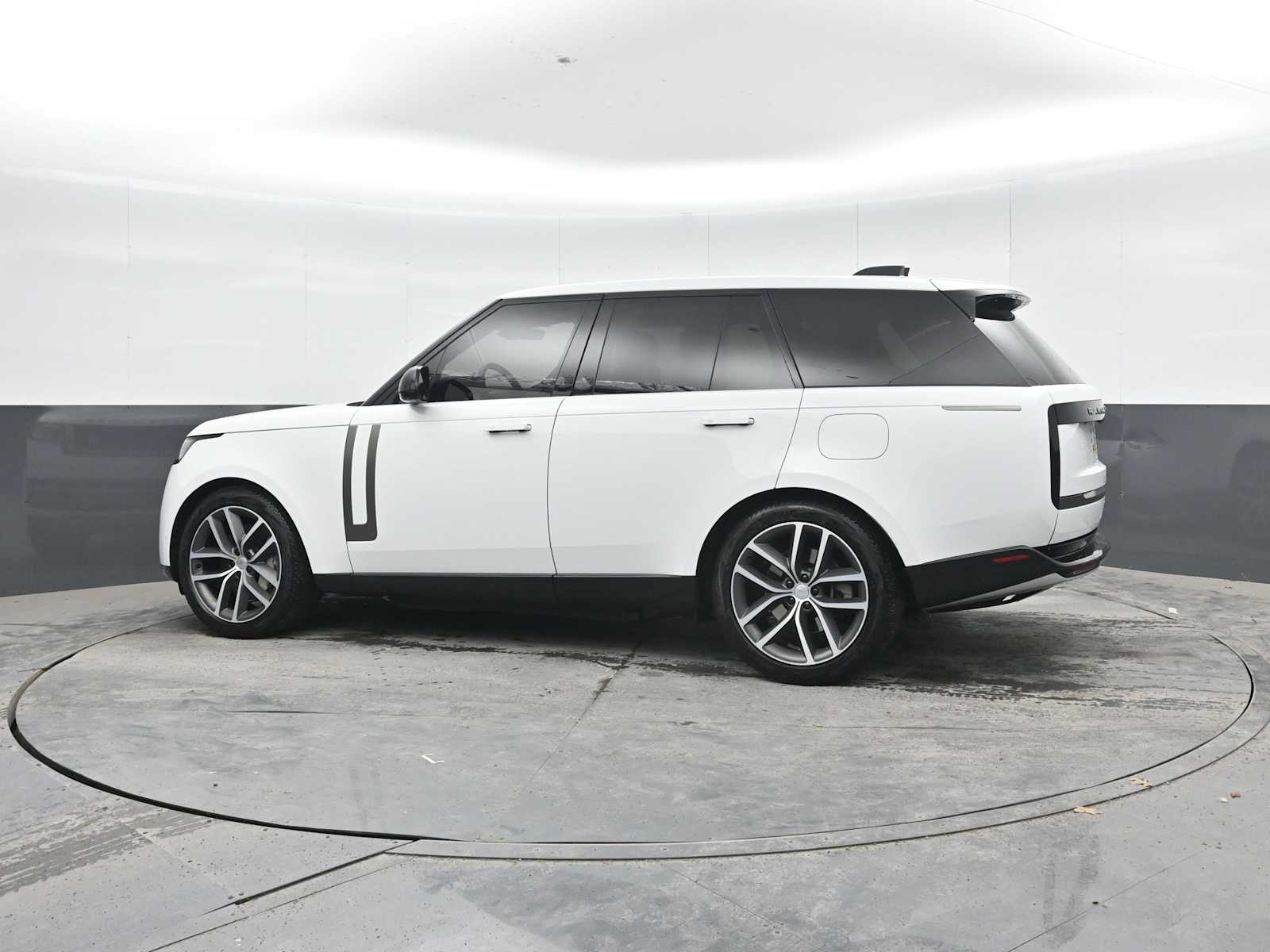 2025 Land Rover Range Rover P550e SE