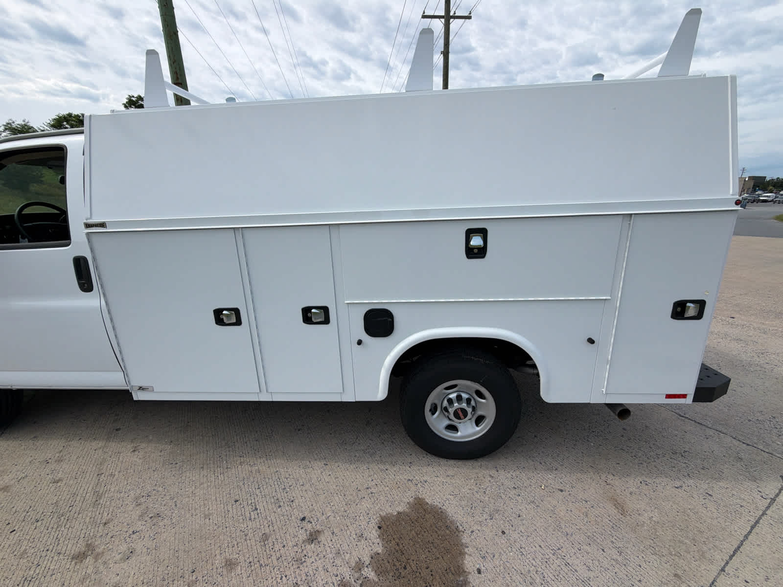 2025 GMC Savana Cutaway Work Van