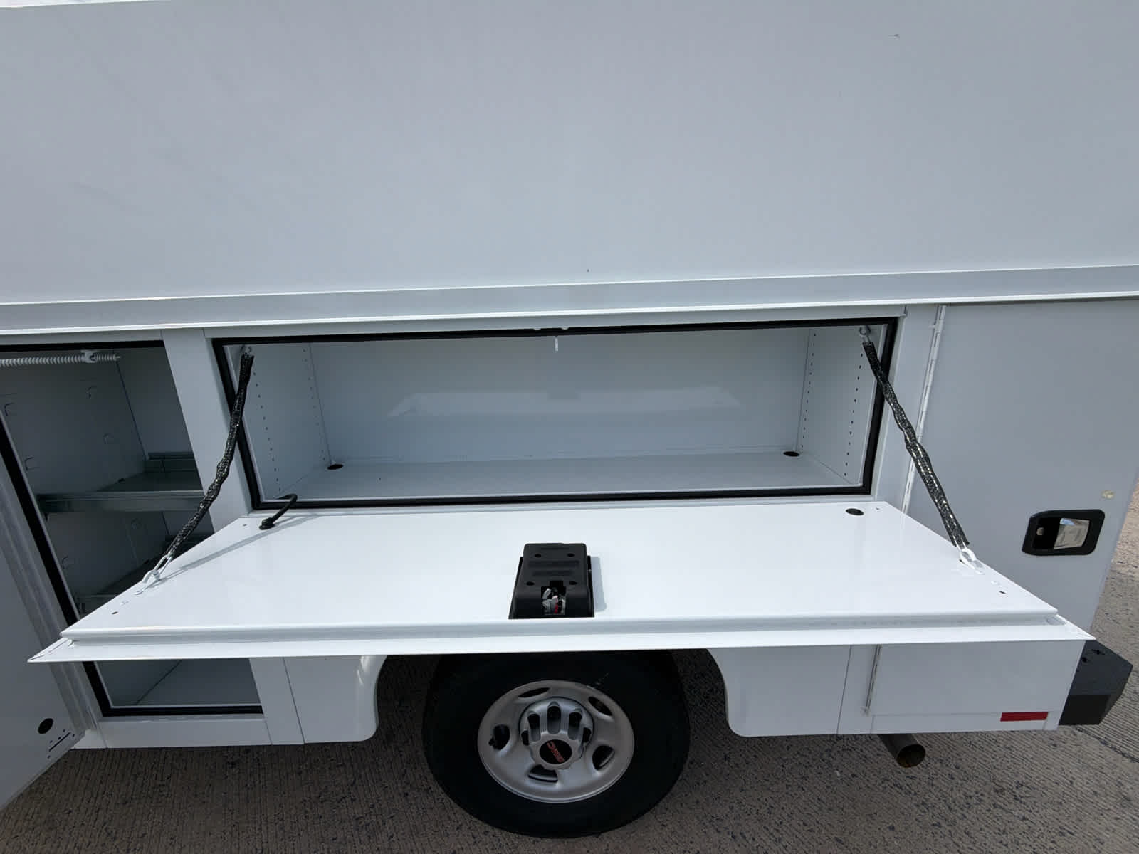 2025 GMC Savana Cutaway Work Van