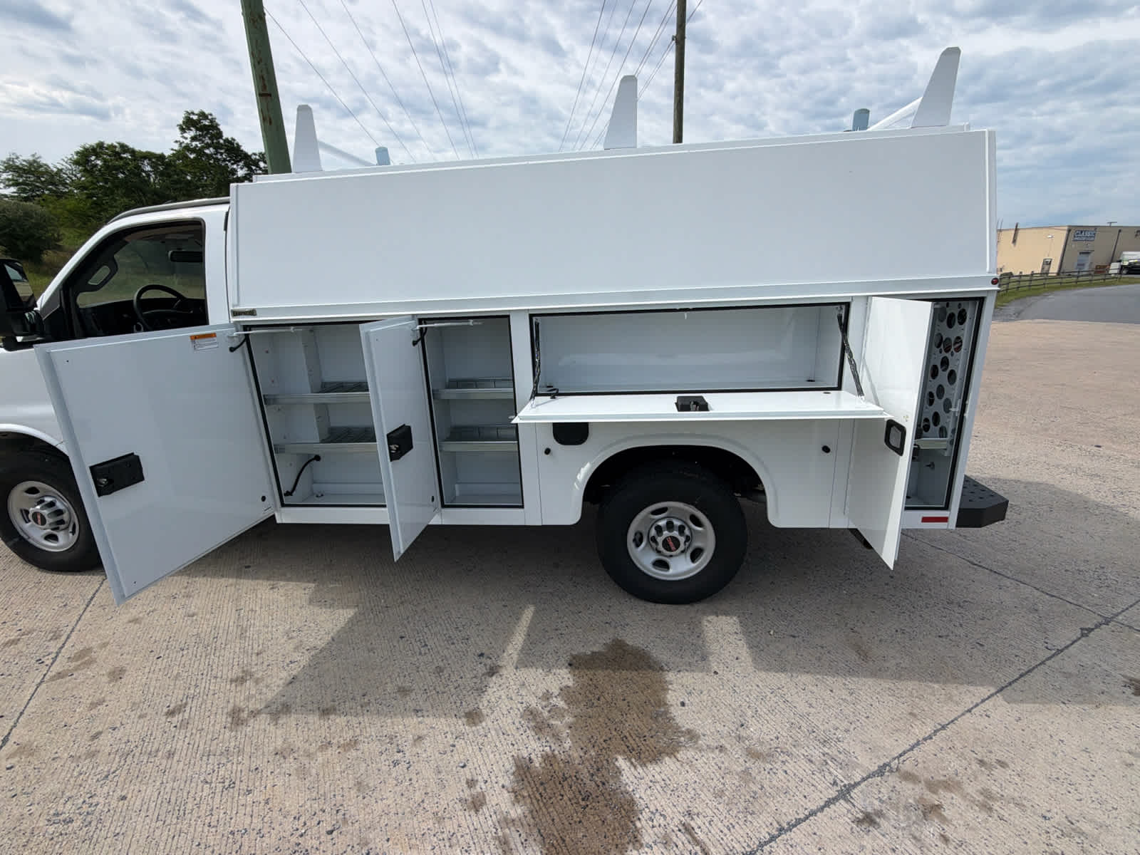 2025 GMC Savana Cutaway Work Van