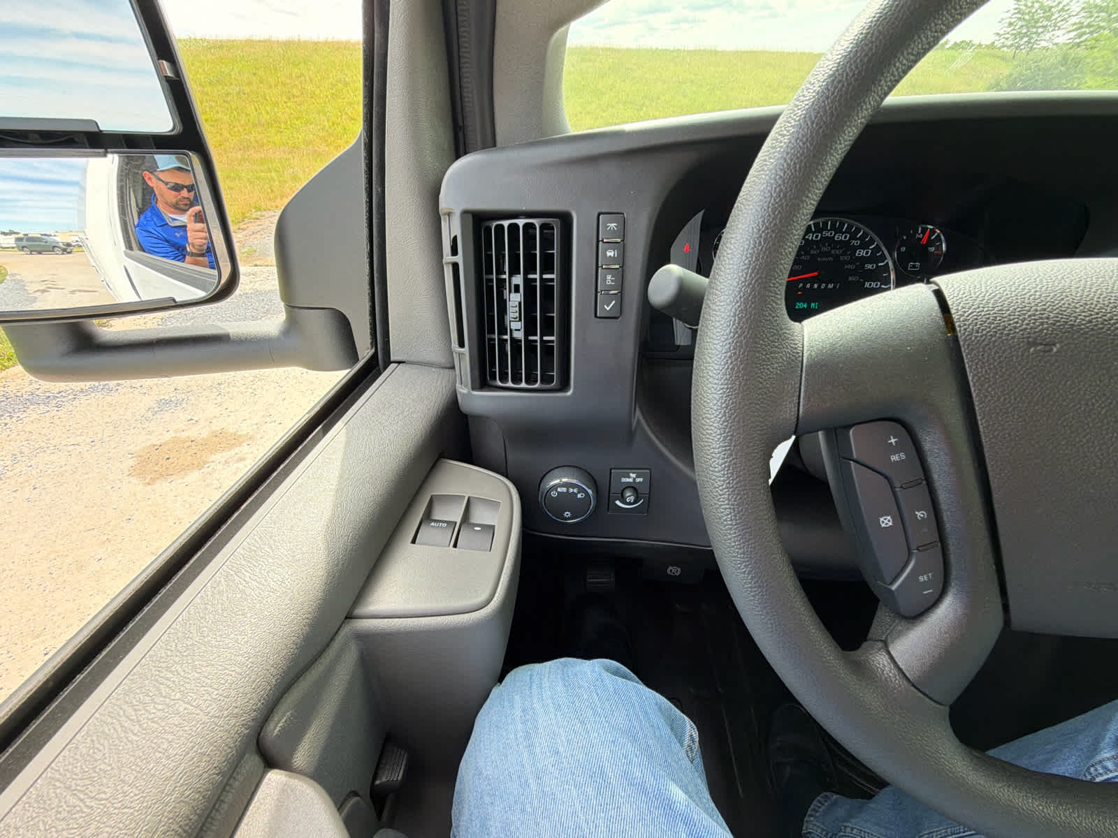 2025 GMC Savana Cutaway Work Van