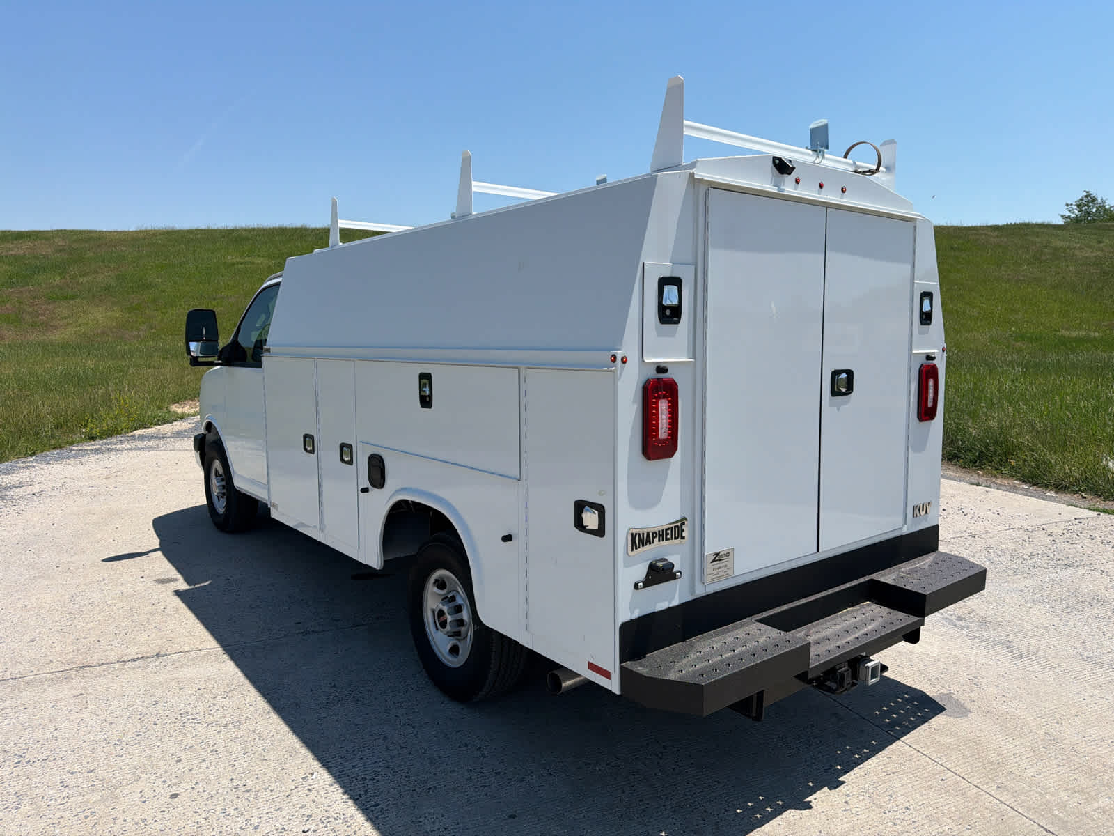 2025 GMC Savana Cutaway Work Van