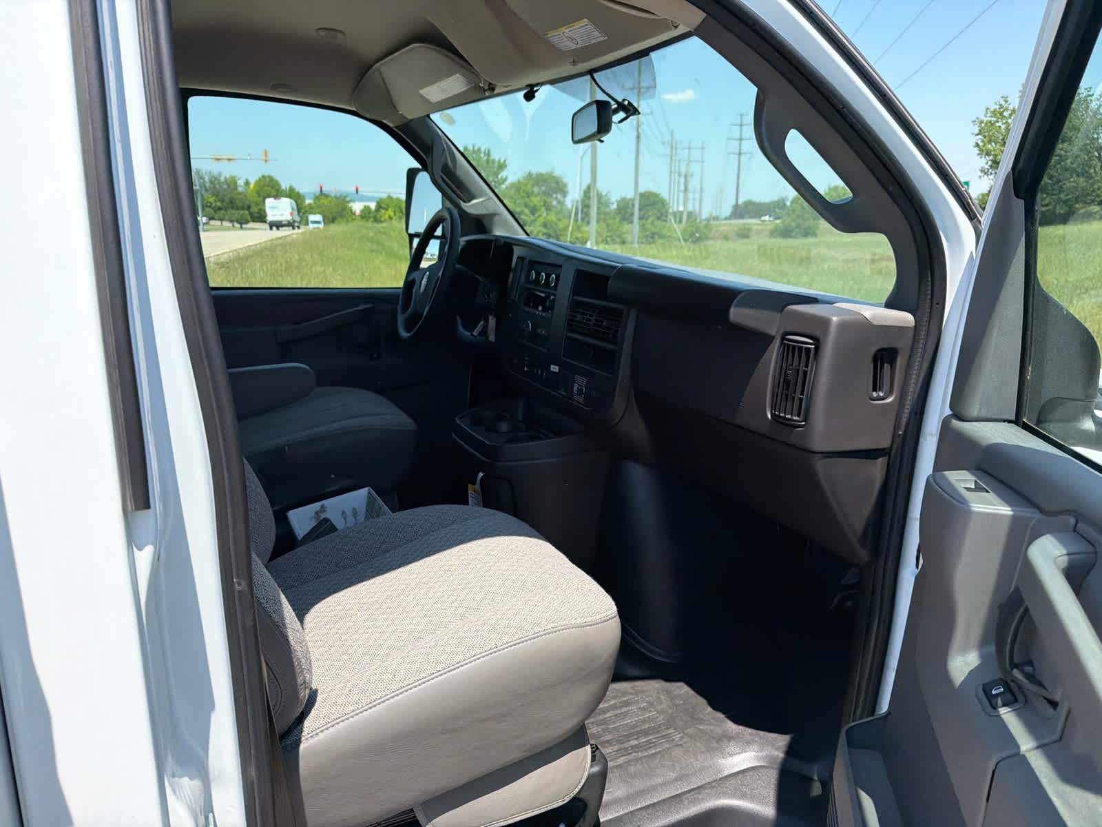 2025 GMC Savana Cutaway Work Van