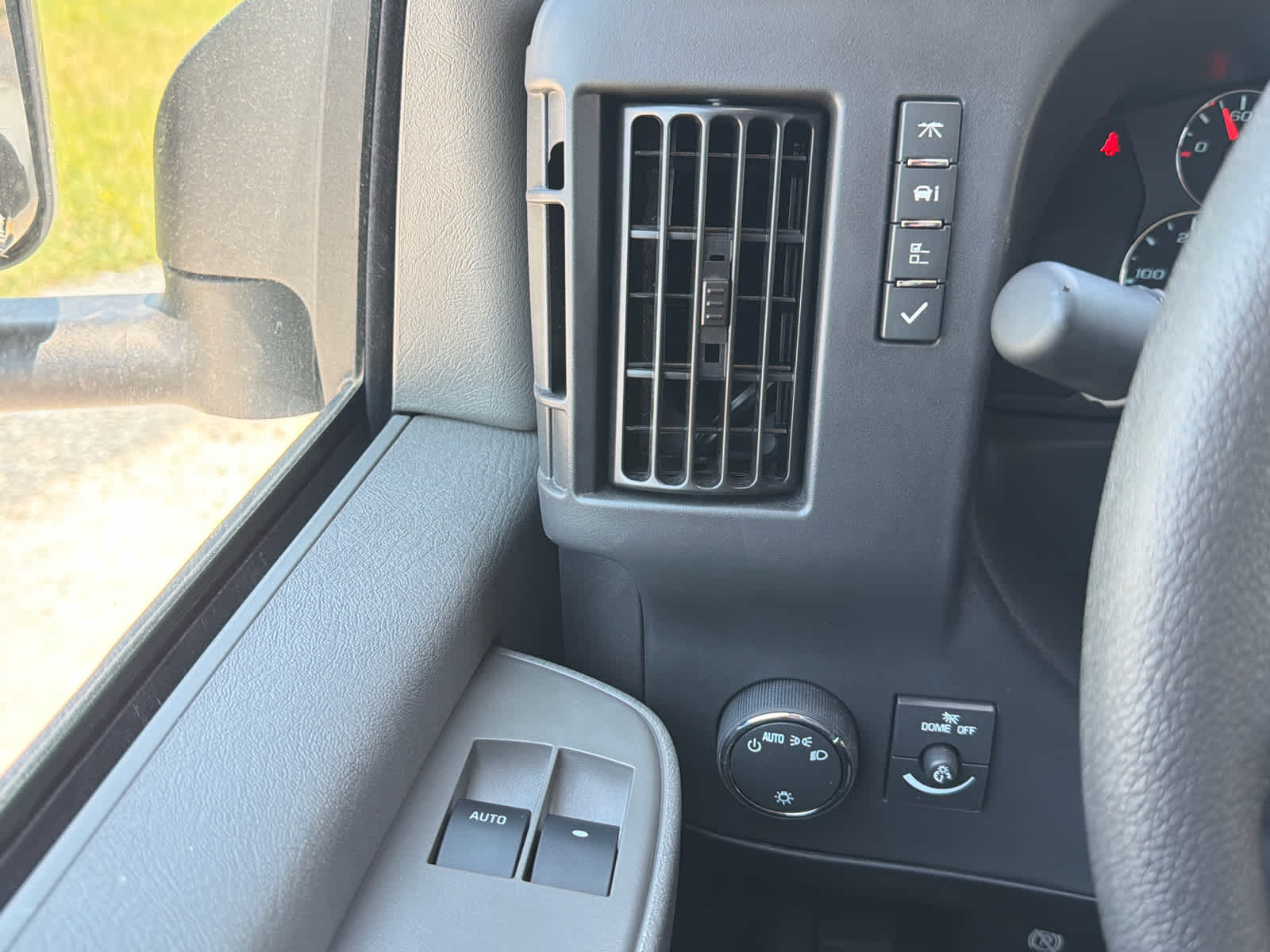 2025 GMC Savana Cutaway Work Van